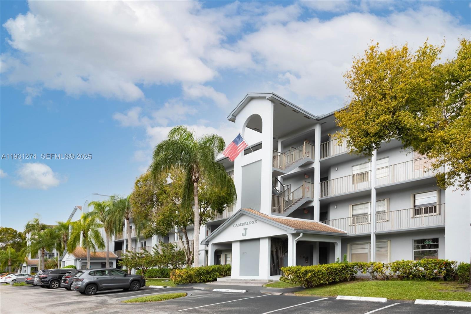 Cambridge At Century Vill