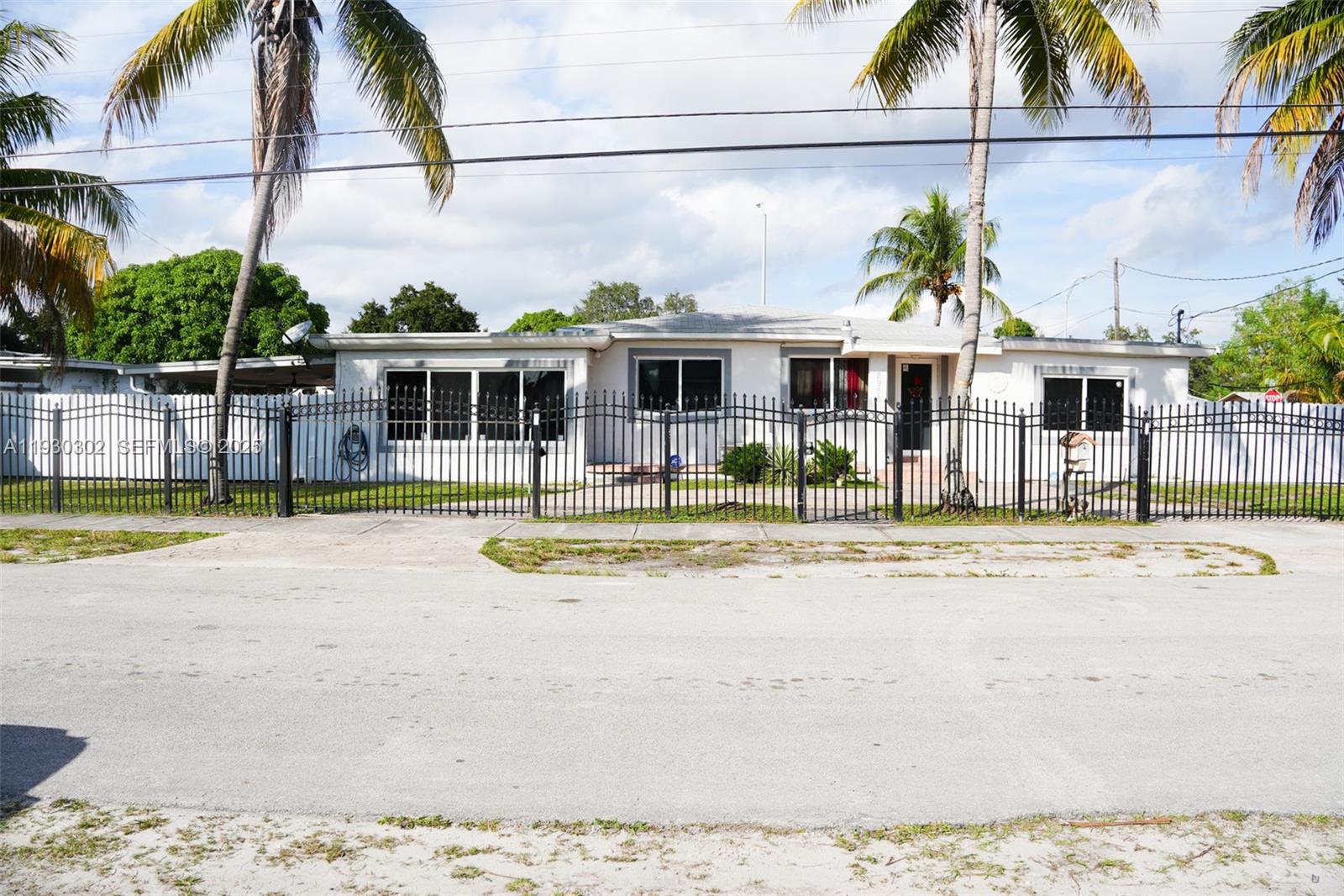 House for Sale in Miami, FL