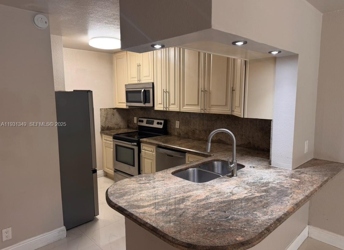 Coral Springs Estate Town