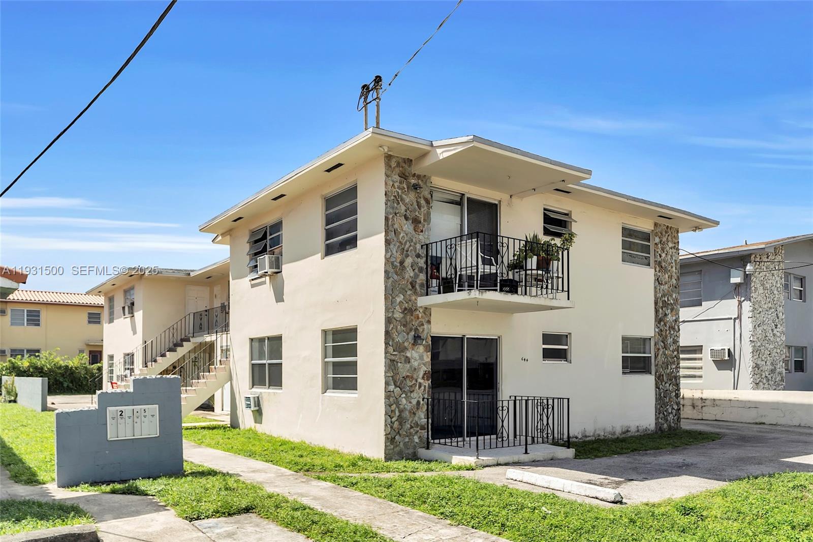 Great Location, Beautiful Apartment 2 Bedrooms, 1 Bathroom. In this Peaceful & Secure 2 story Building you will find a cozy, clean and extremely convenient 2st Floor, 2Bed-1Bath condo. Nestled in Little Havana, Shenandoah & the Roads. Walking distance from Brickell and next to I-95. One Parking space, NO PETS.