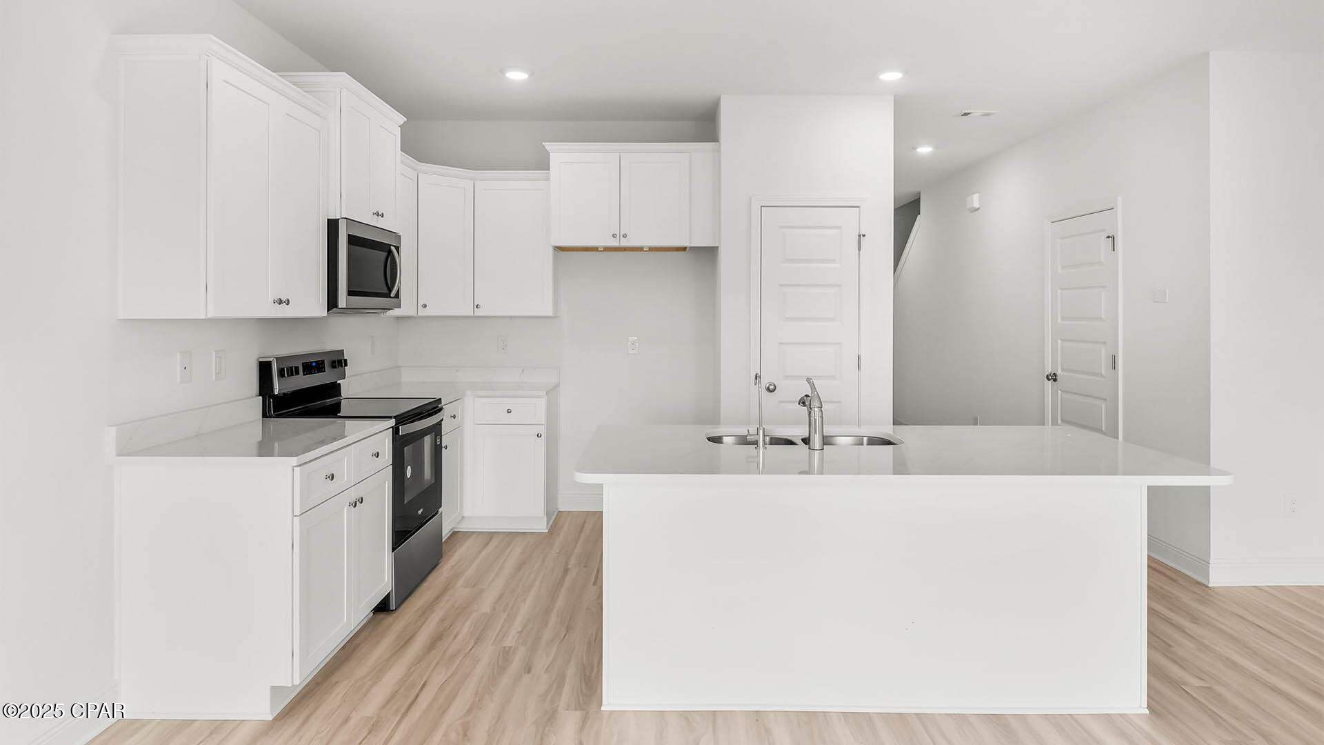 Image 10 For 332 Chateau Lane