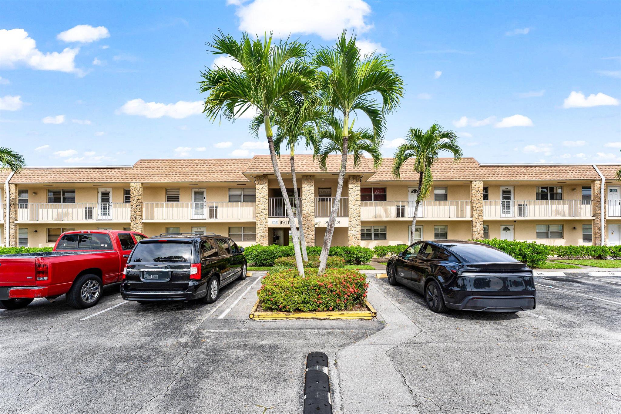 Sandalfoot Blvd Apts Cond