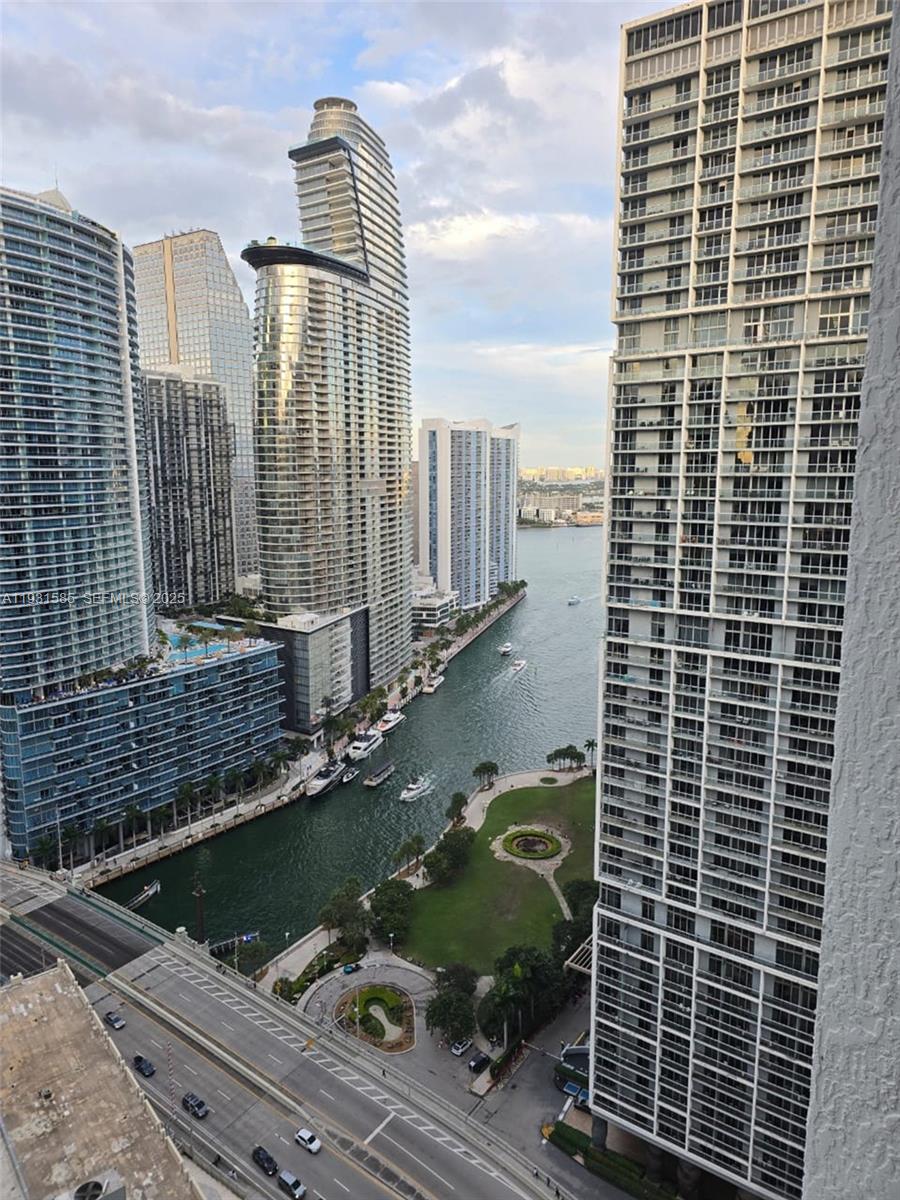 Located in a luxury high rise condominium in the Downtown Miami financial district, this beautiful 2/2 furnishedapartment has ceramic floors throughout the unit, modern kitchen with stainless steel appliances and spaciouswalk-in closets and spectaculars views of Downtown and Miami River from every room of the unit. Washer & dryerinside the unit. This Building offers resort style amenities with 2 pools, full spa, gym, business center, party room,valet, concierge service, security and more. Walking distance from Brickell City Center, Restaurants, shops andmore. 10-15 minutes away from Miami Beach, easy access to I 95 . ** Live close to everywhere** Unit Availableon FEB 10