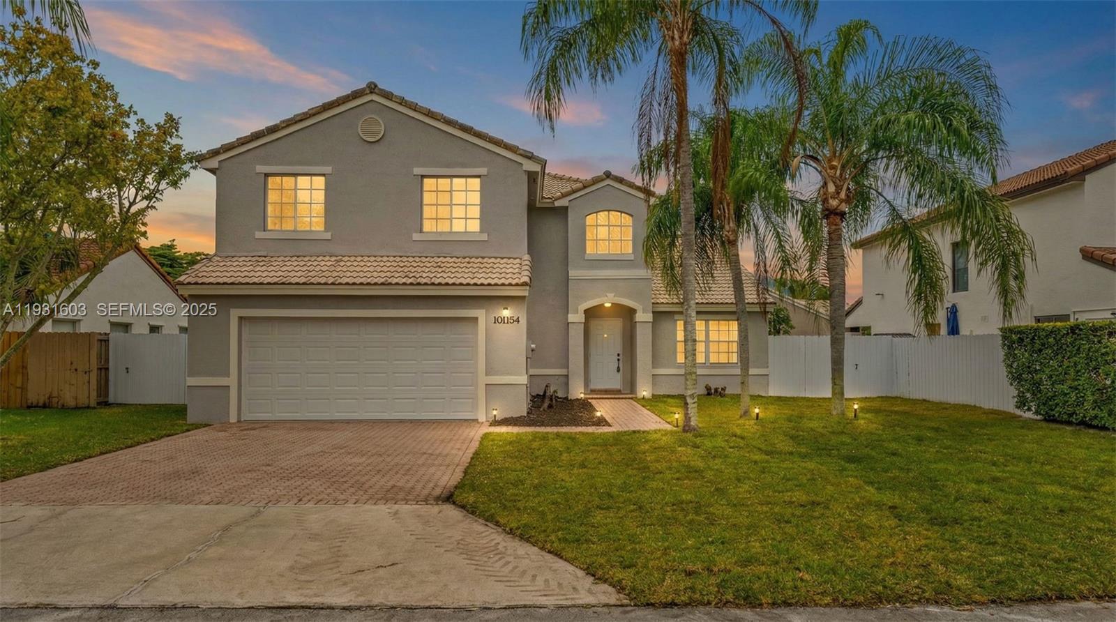 Heftler Homes At Lago Mar