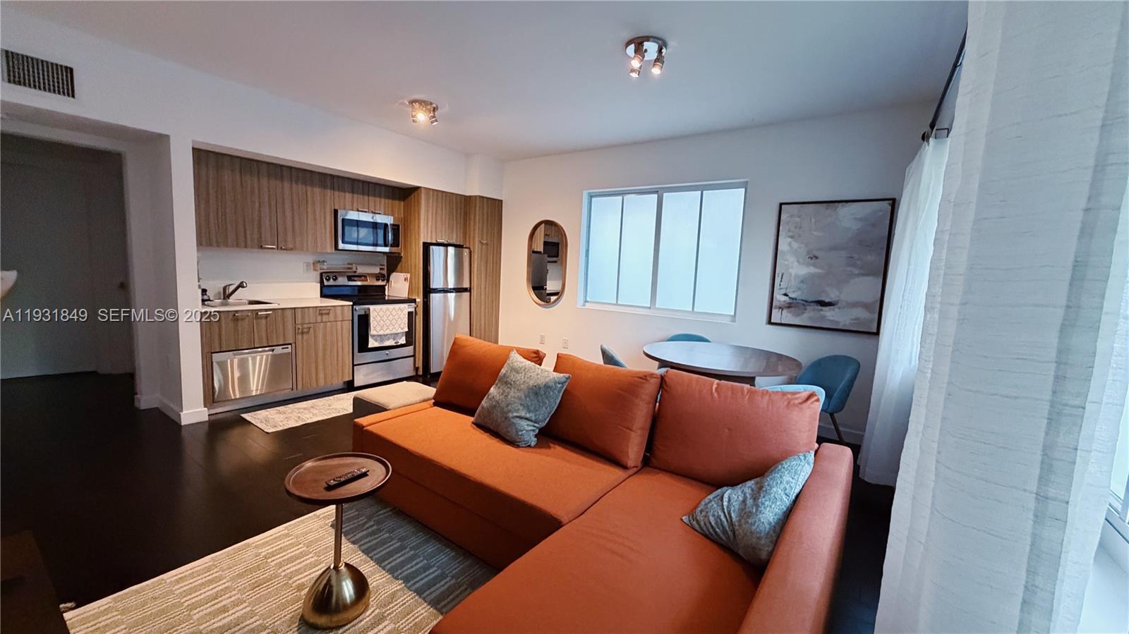 551/557 Michigan Condo