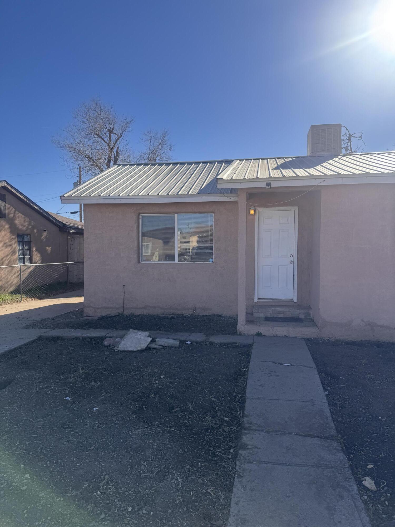 1011 W Castillo Avenue