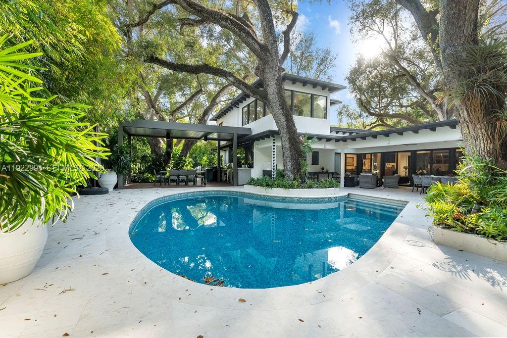 Coconut Grove Manor