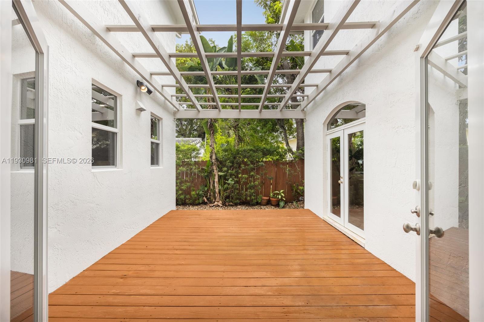 Coconut Grove Manor