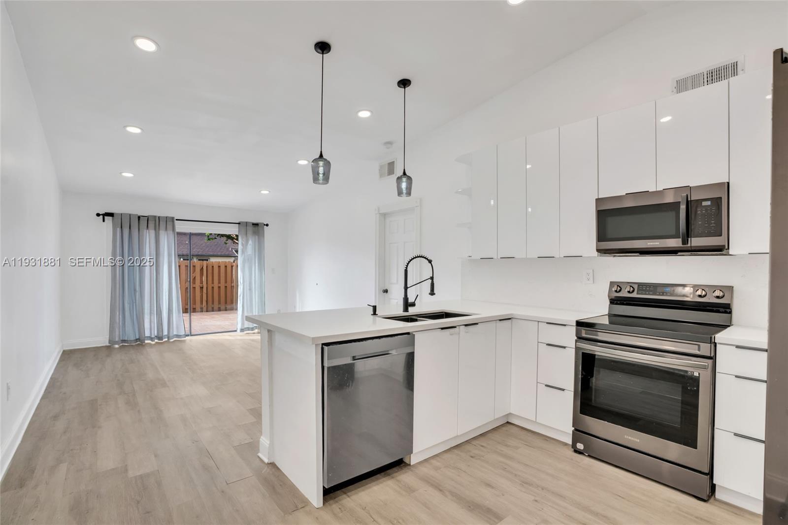 Tamiami Lakes Townhomes S