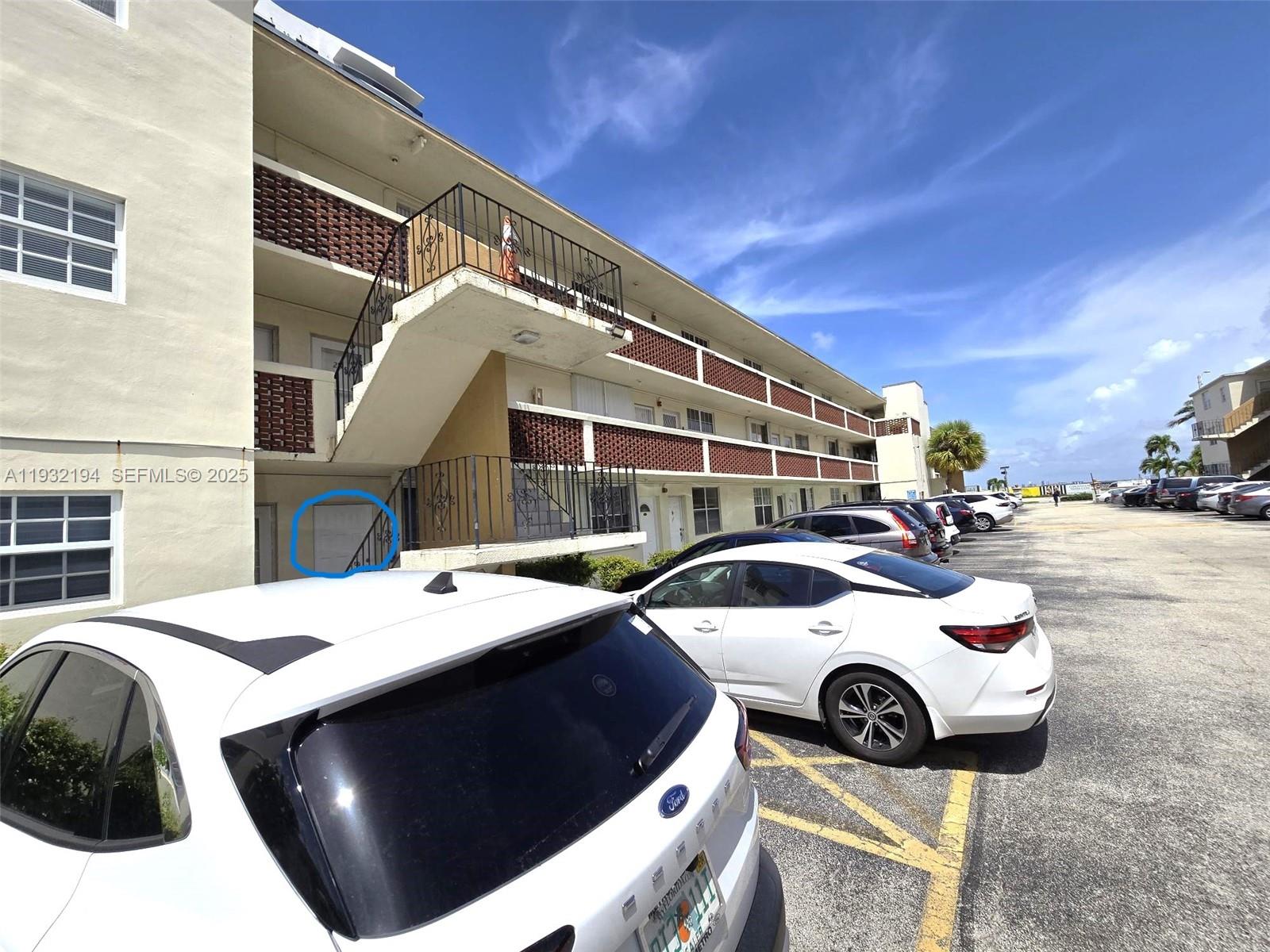 No Bay White House No 4 C