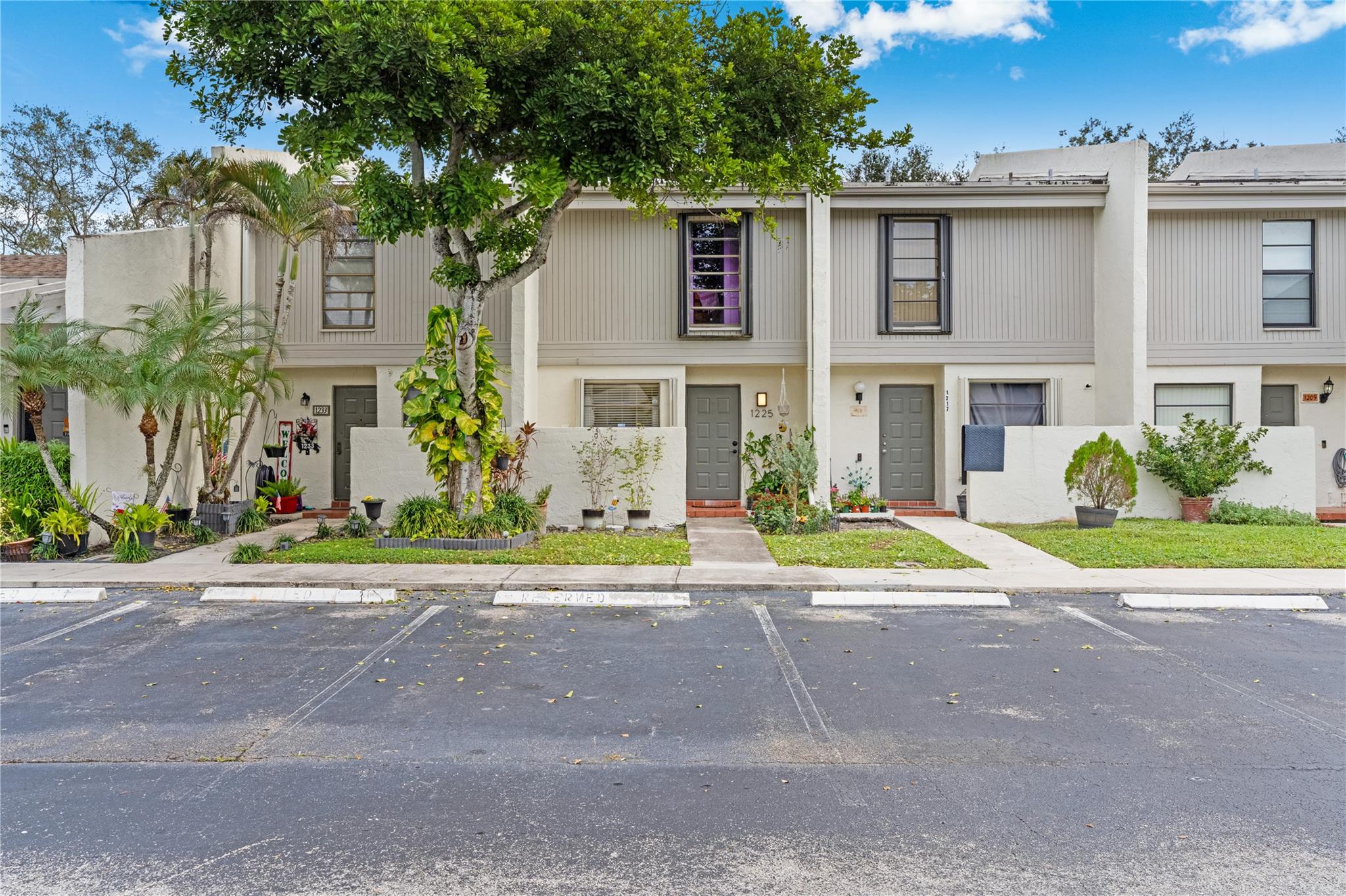 Homes for sale in Pembroke Pines, FL | 1225 Nw 98th Ter #144, Pembroke Pines, FL 33024 | MLS# F10541337