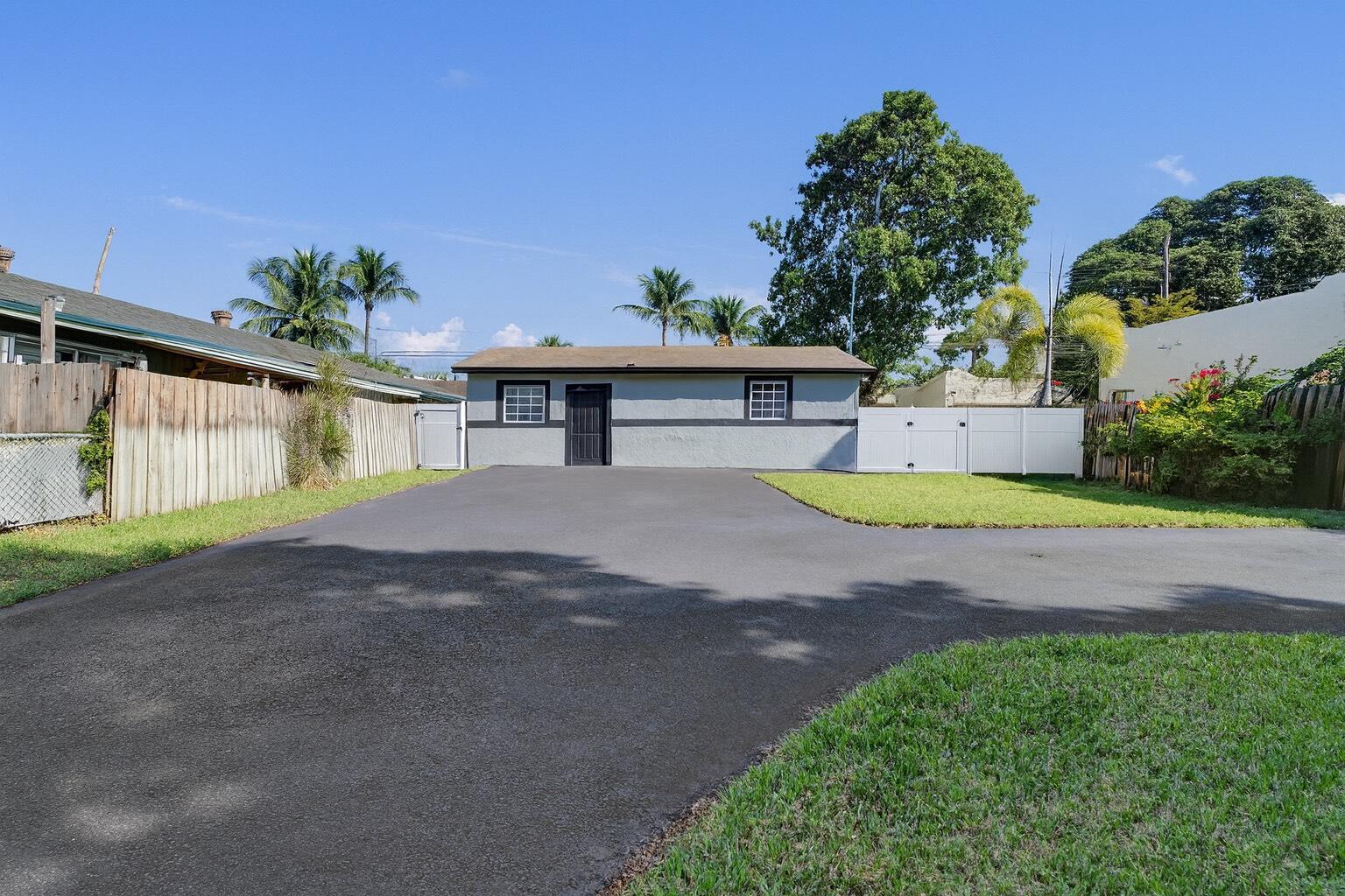 Homes for sale in West Palm Beach, FL | 5604 Garden Avenue, West Palm Beach, FL 33405 | MLS# R11148345