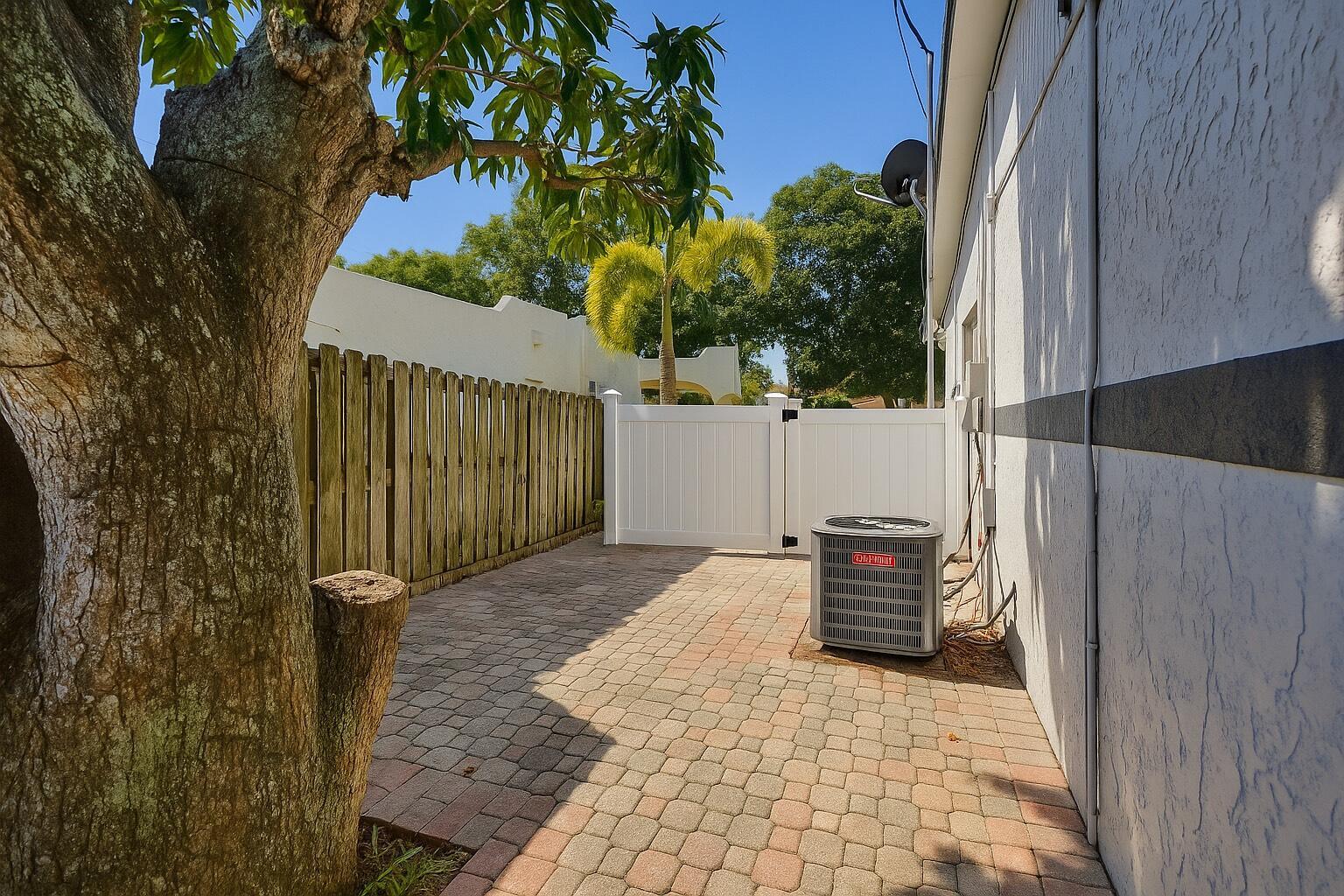 Homes for sale in West Palm Beach, FL | 5604 Garden Avenue, West Palm Beach, FL 33405 | MLS# R11148345