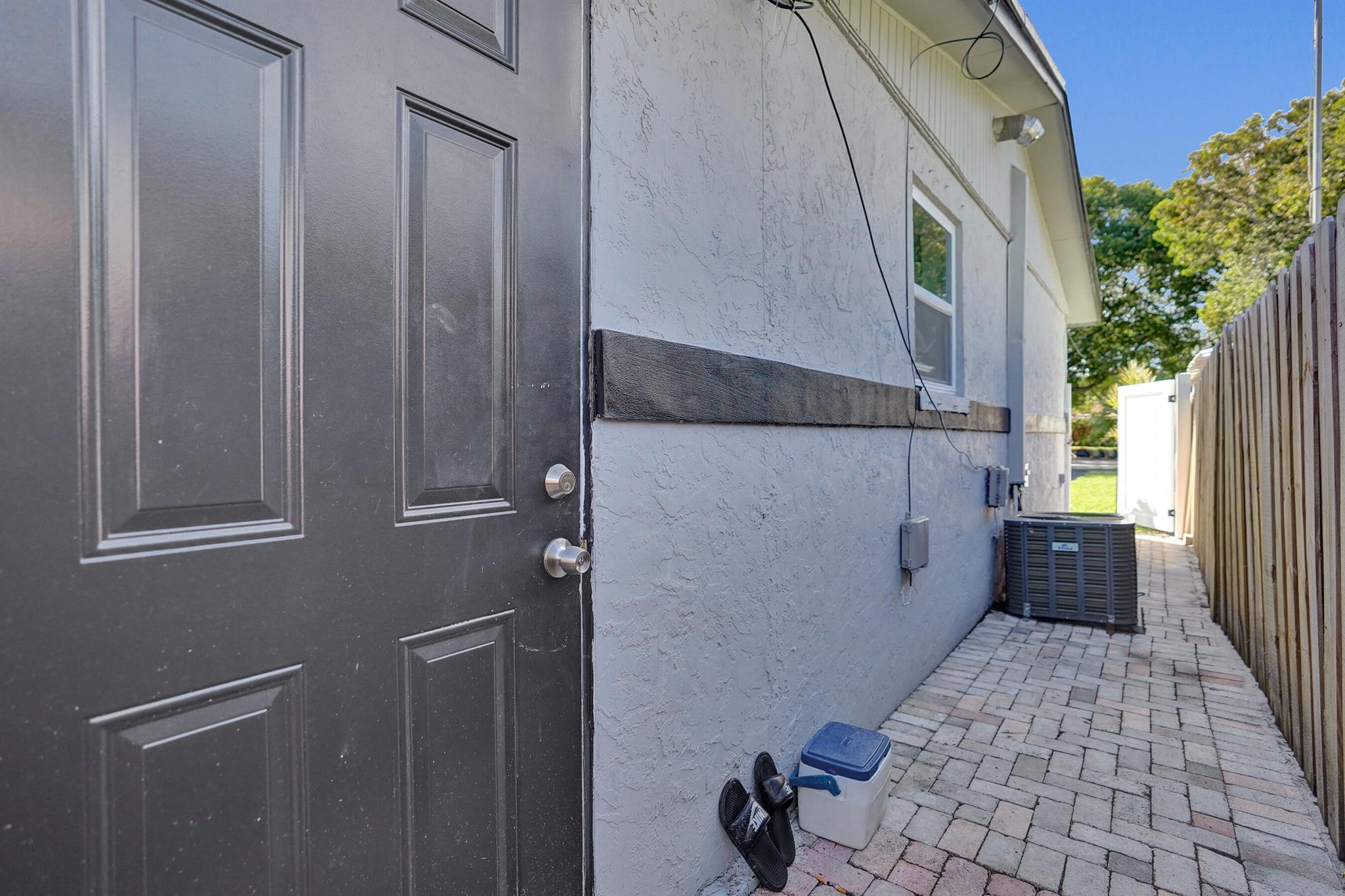 Homes for sale in West Palm Beach, FL | 5604 Garden Avenue, West Palm Beach, FL 33405 | MLS# R11148345