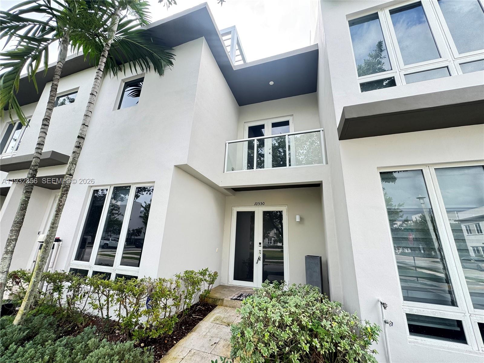 Spectacular TownHouse in the heart of Doral. 4 Bedrooms 3 Baths and 2 half Baths in Three stories with 1,862 sqft. Summer kitchen with a beautiful view. Very close to excellent schools, shopping center, supermarkets, bank and more