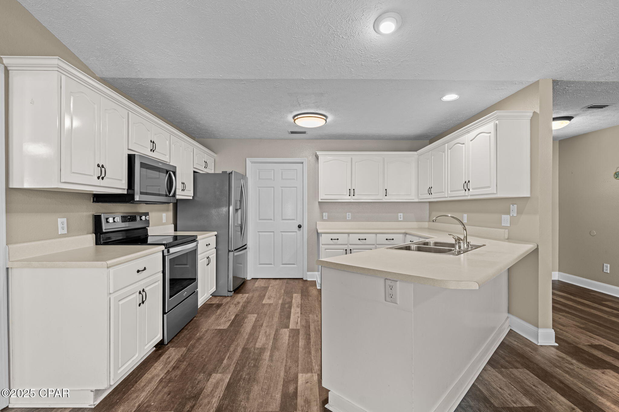 Image 11 For 551 Blue Heron Drive