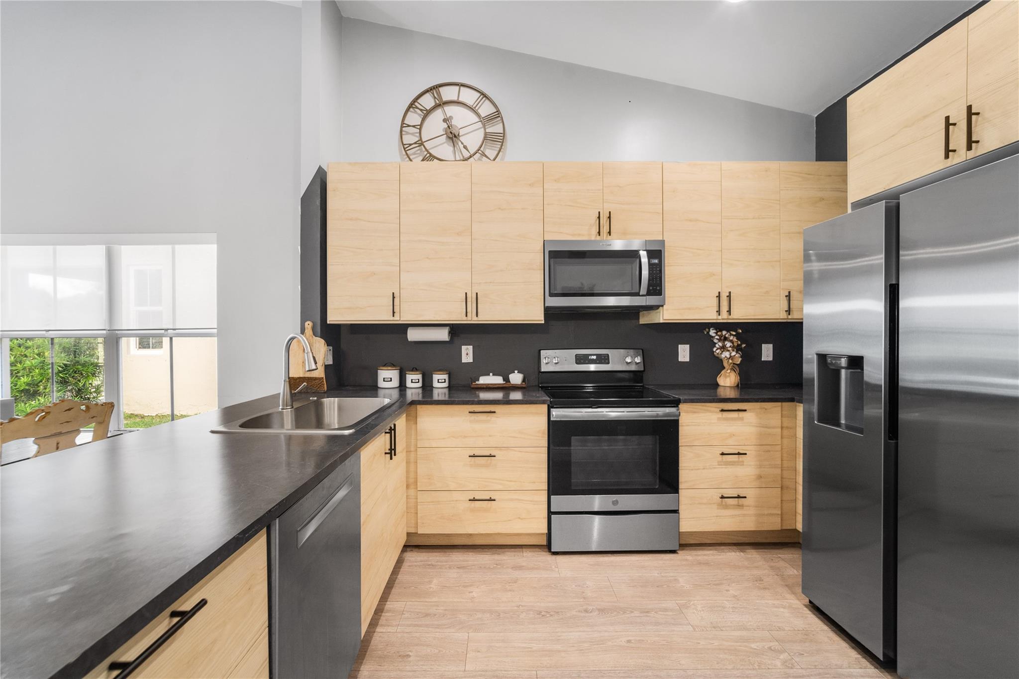 Homes for sale in Weston, FL | 1156 Cedar Falls Dr, Weston, FL 33327 | MLS# F10541188