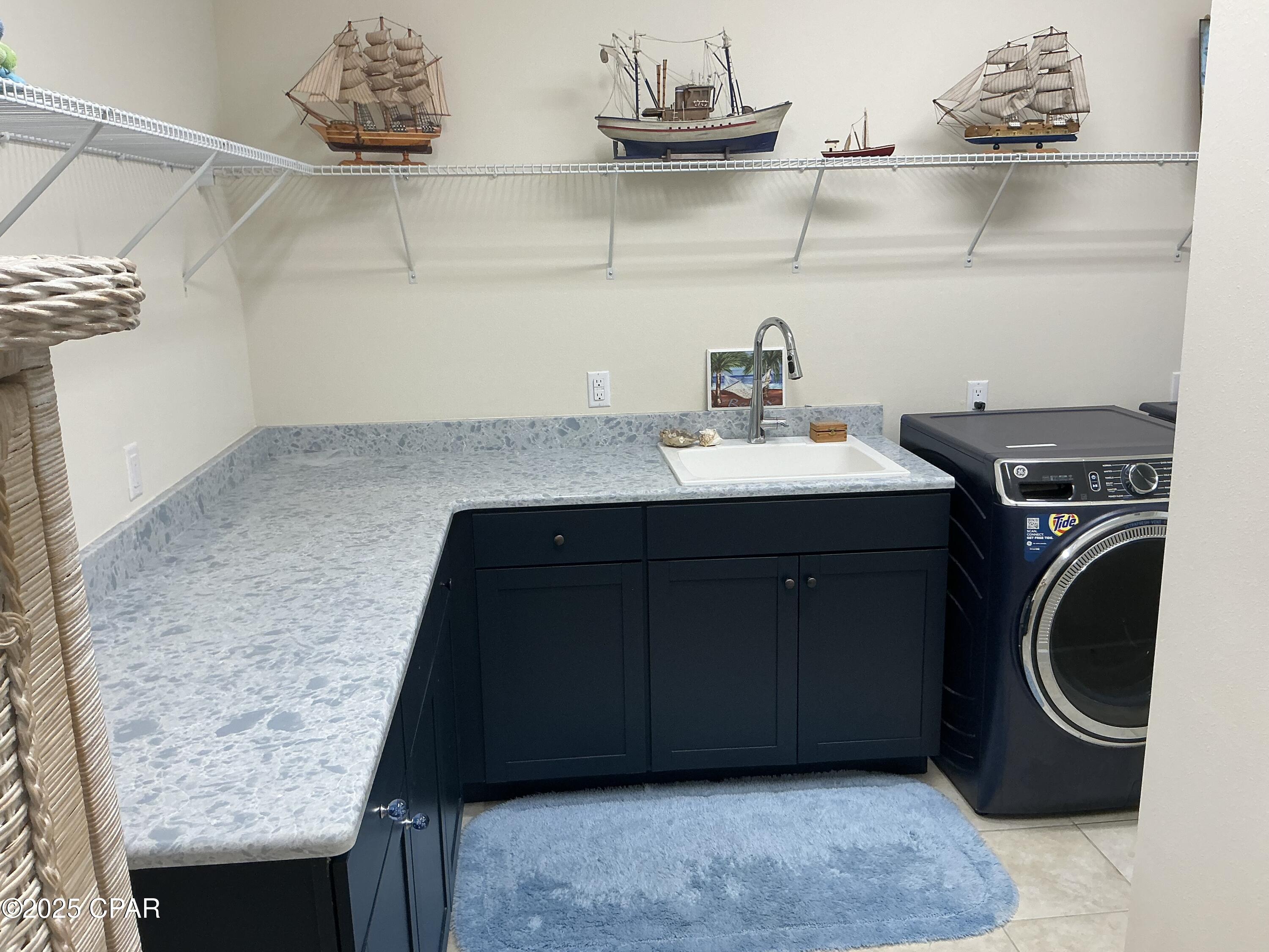 Image 33 For 8340 Fins Up Court