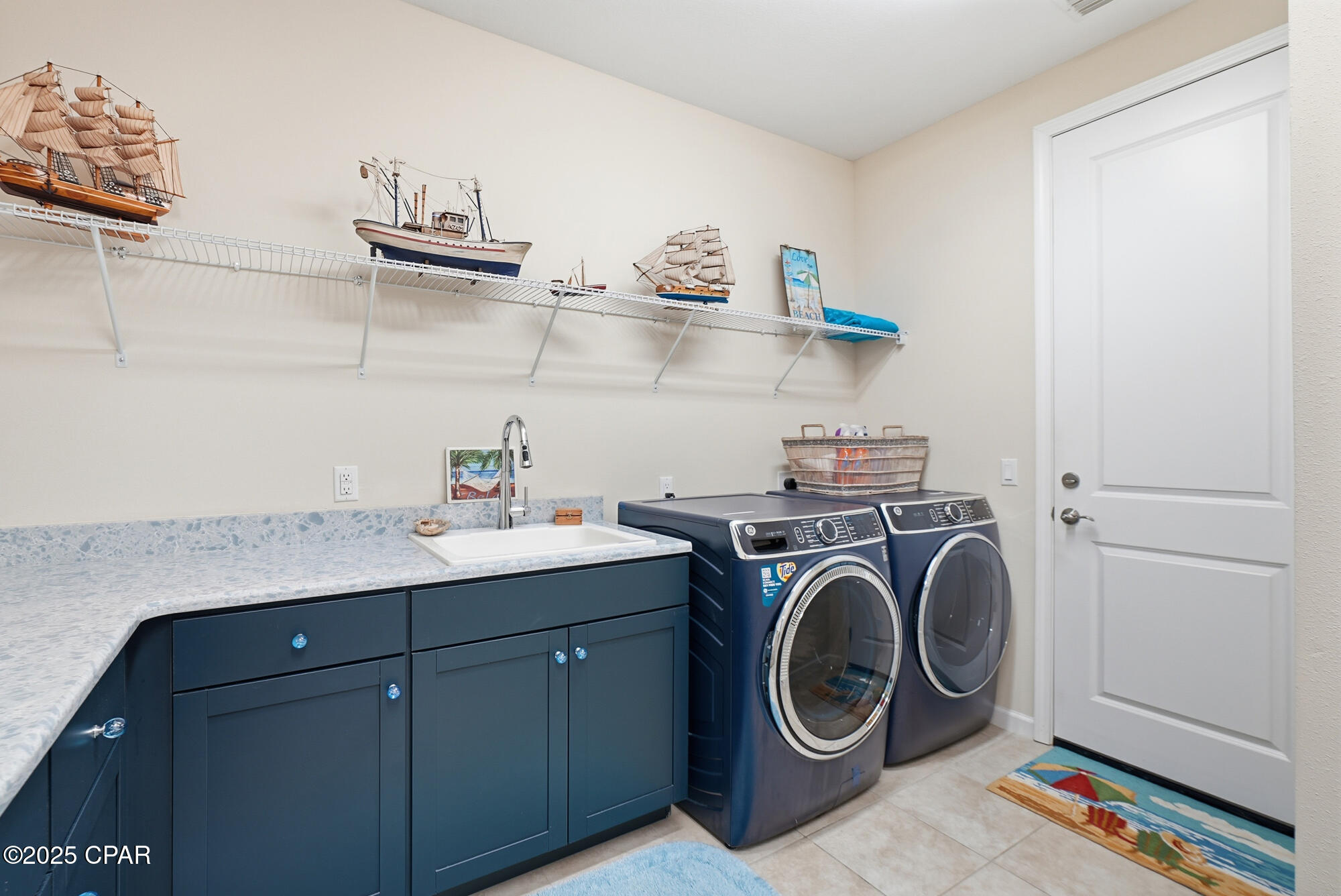 Image 34 For 8340 Fins Up Court