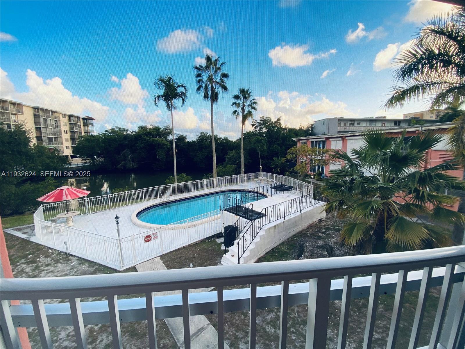 1560 Coral Terrace Condo
