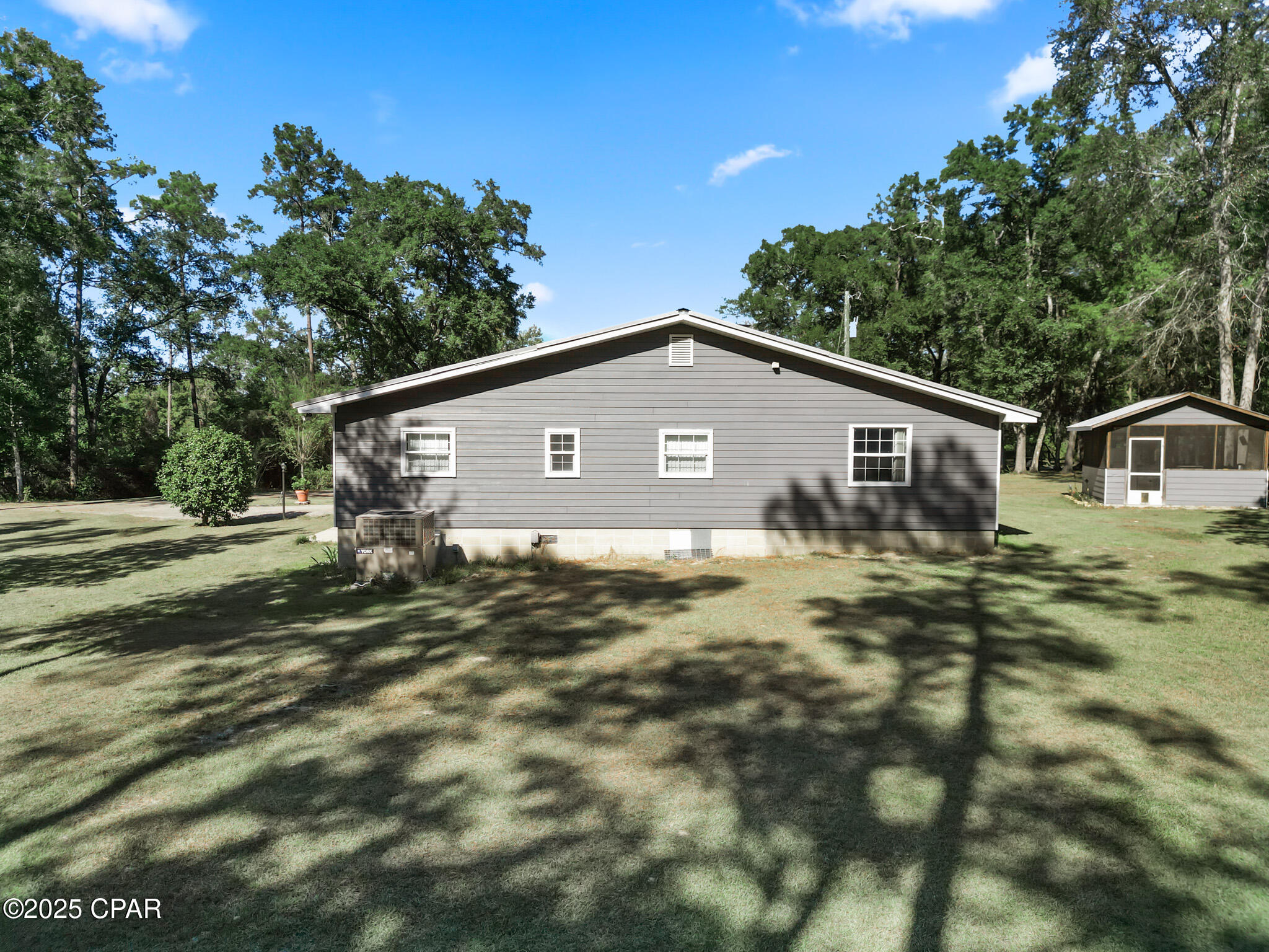 Listing photo id 4 for 585 Chigger Lane