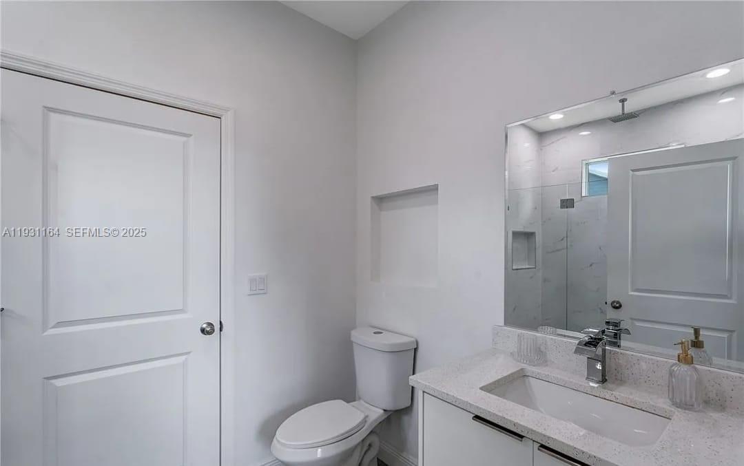 Spacious garage and storage at 2008 HERCULES - Home in La Belle
