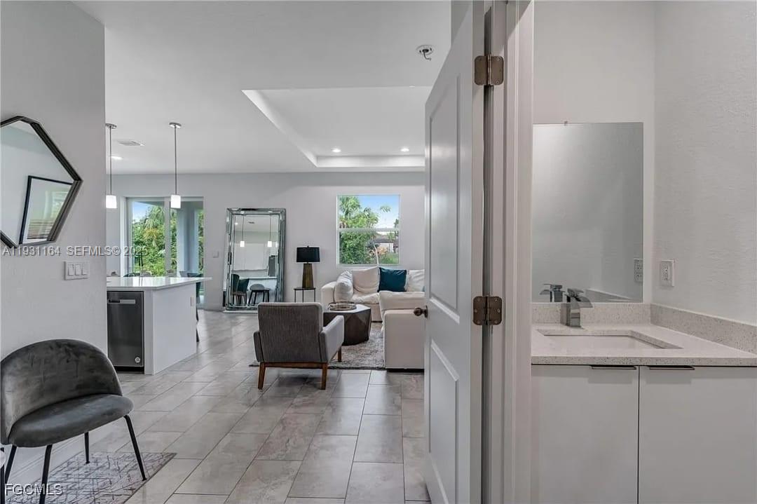 Designer master bathroom at 2008 HERCULES - Home in La Belle