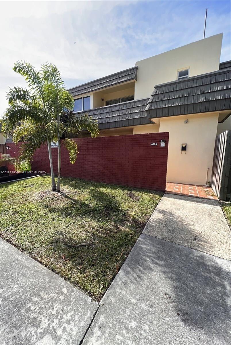 Kendale Lk Townhouse Cond