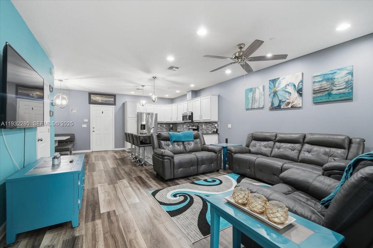 Homes for sale in Cooper City, FL | 4126 Cascada Cir, Cooper City, FL 33024 | MLS# A11932280