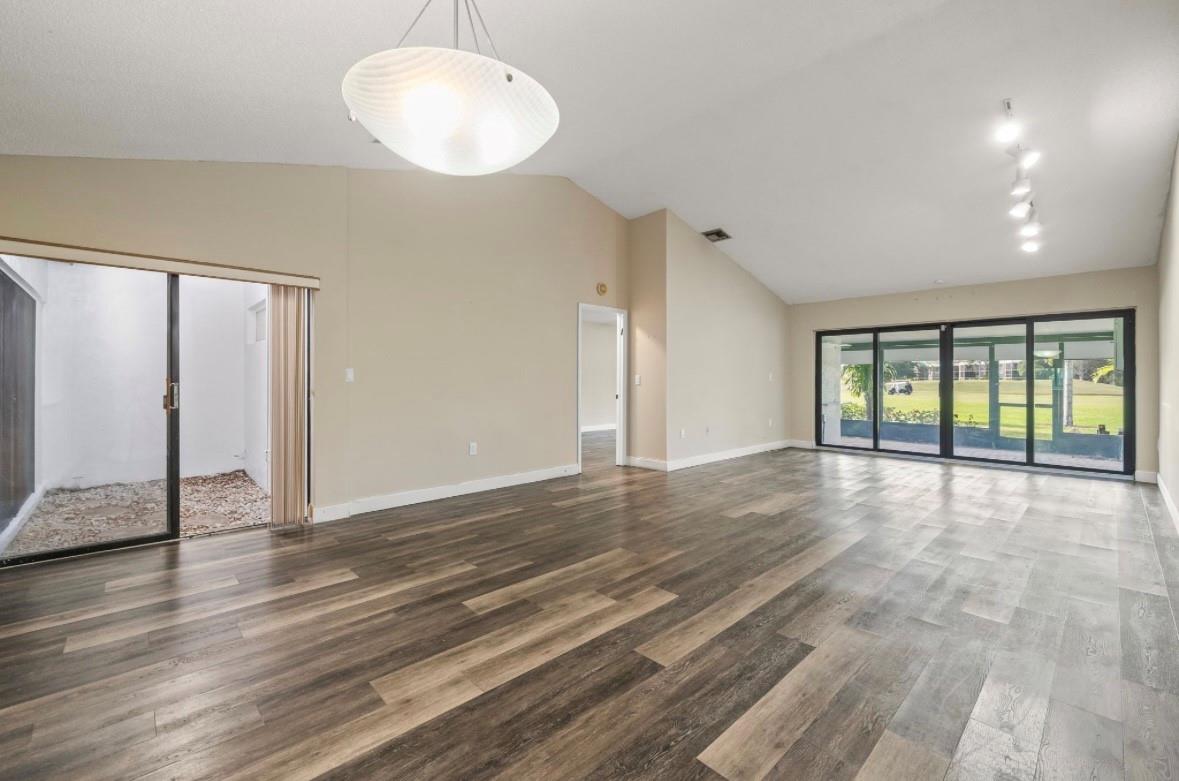 Homes for sale in Weston, FL | 370 Fairway Circle #13, Weston, FL 33326 | MLS# F10538097