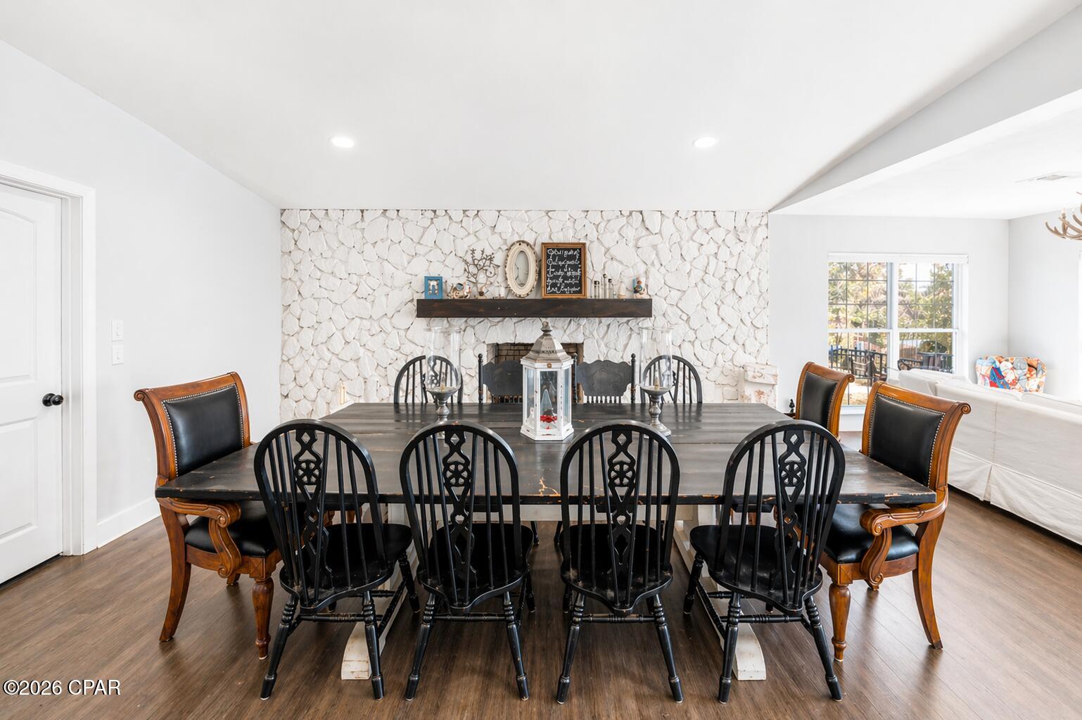 Listing photo id 9 for 7432 Chipewa Street