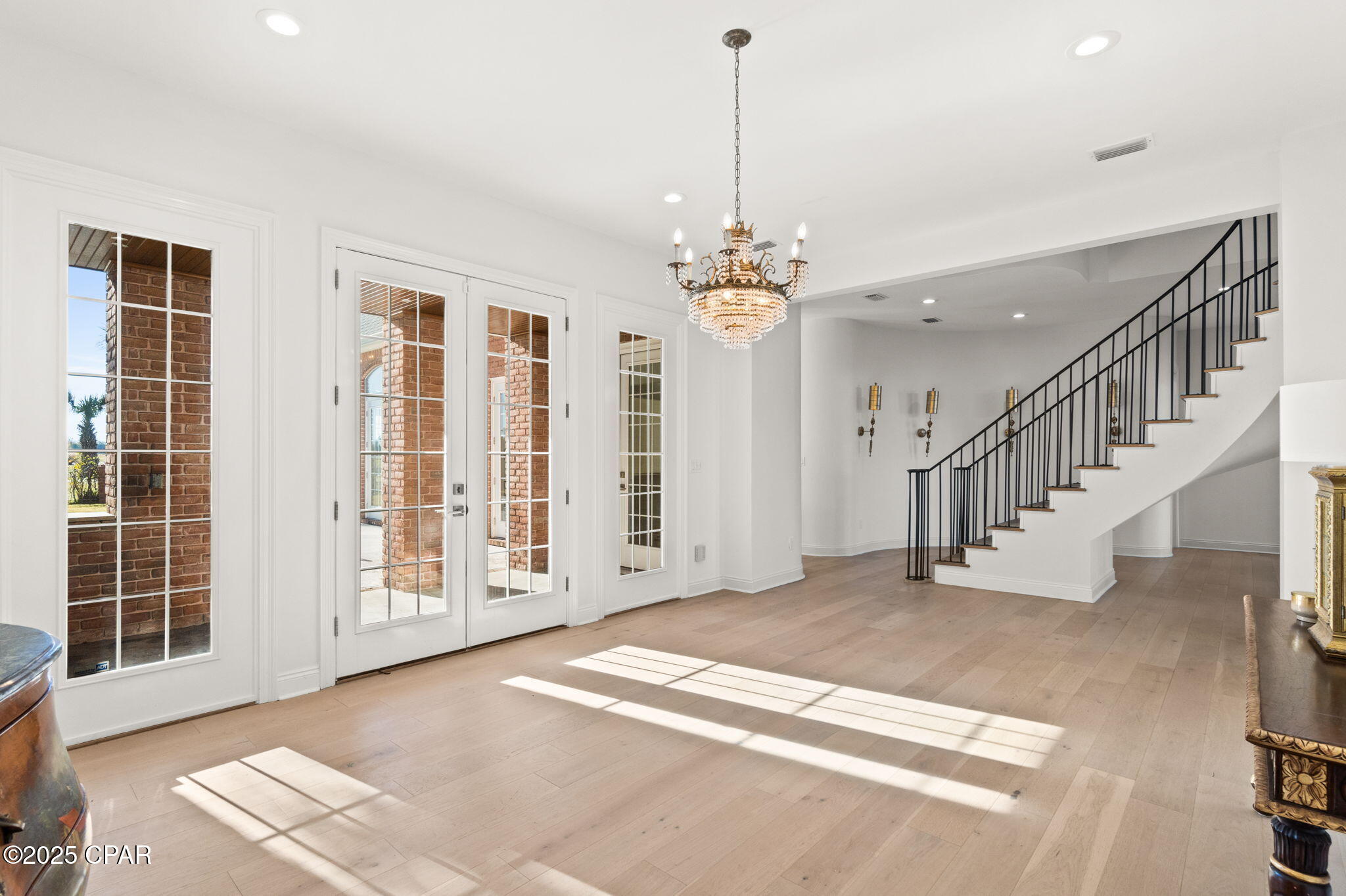 Listing photo id 13 for 1405 Country Club Drive