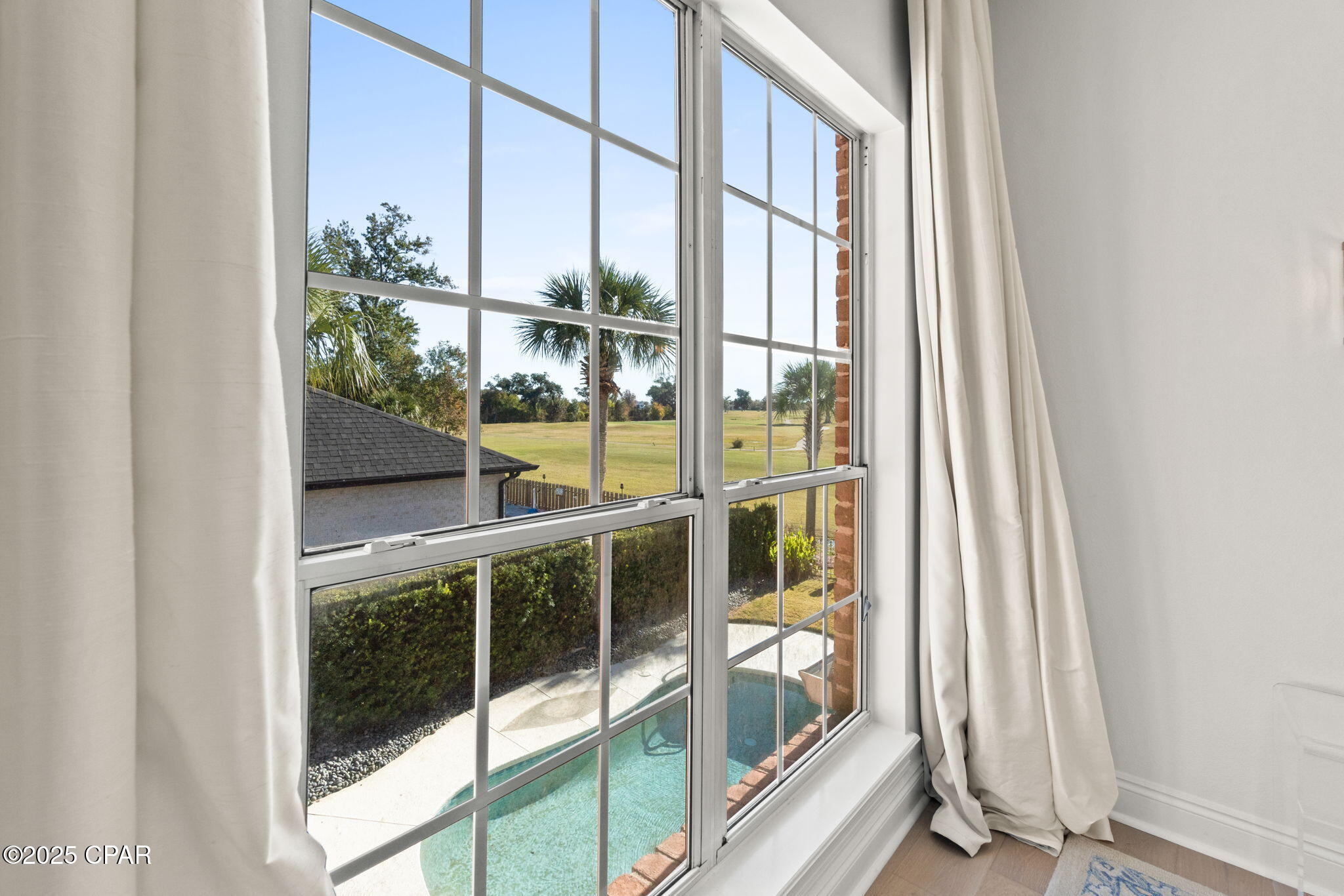 Listing photo id 32 for 1405 Country Club Drive