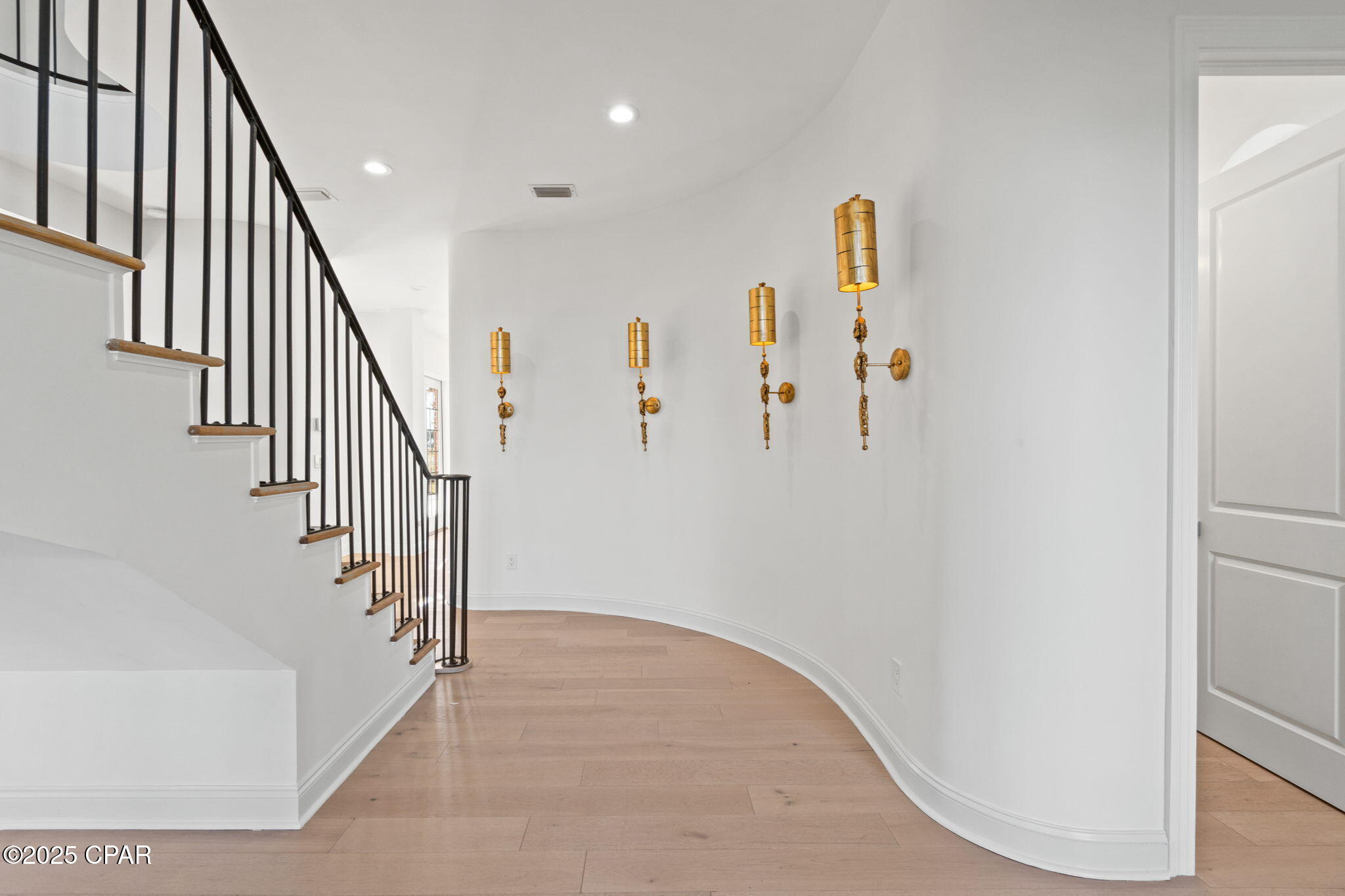 Listing photo id 6 for 1405 Country Club Drive