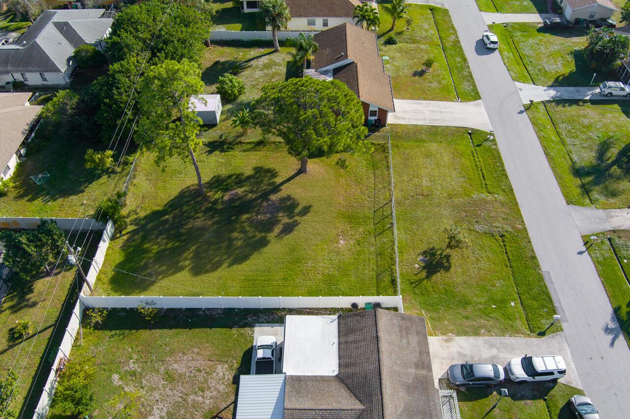 Homes for sale in Port St Lucie, FL | 171 Se Dwight Avenue, Port St Lucie, FL 34983 | MLS# R11148844