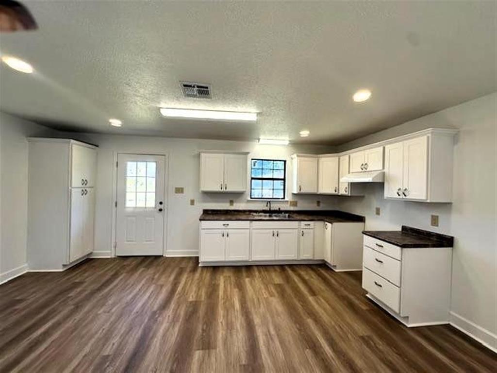 516 Lebato Street — photo 3