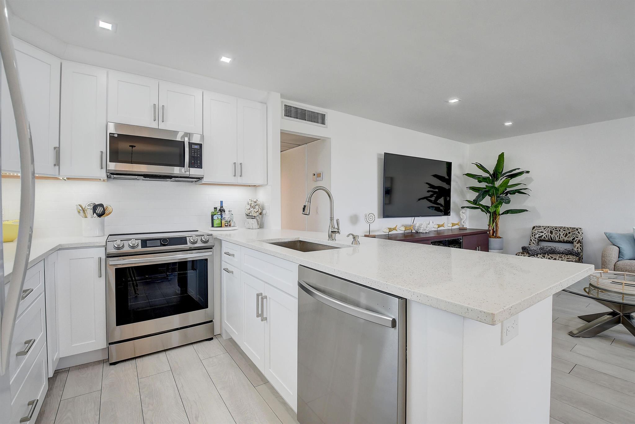 Homes for sale in Delray Beach, FL | 461 N Brittany J, Delray Beach, FL 33446 | MLS# R11148936