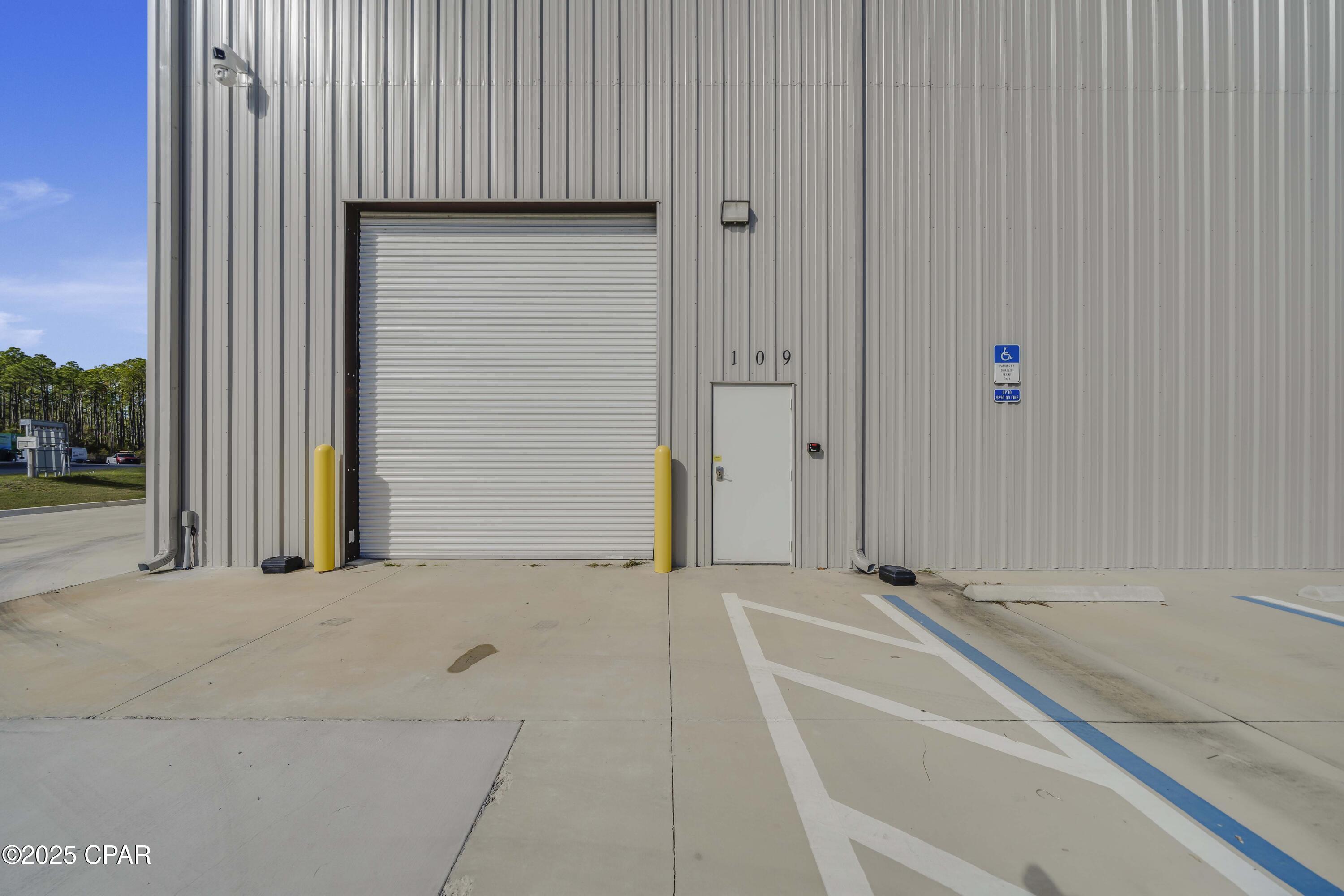 Listing photo id 10 for 109 Estes Place