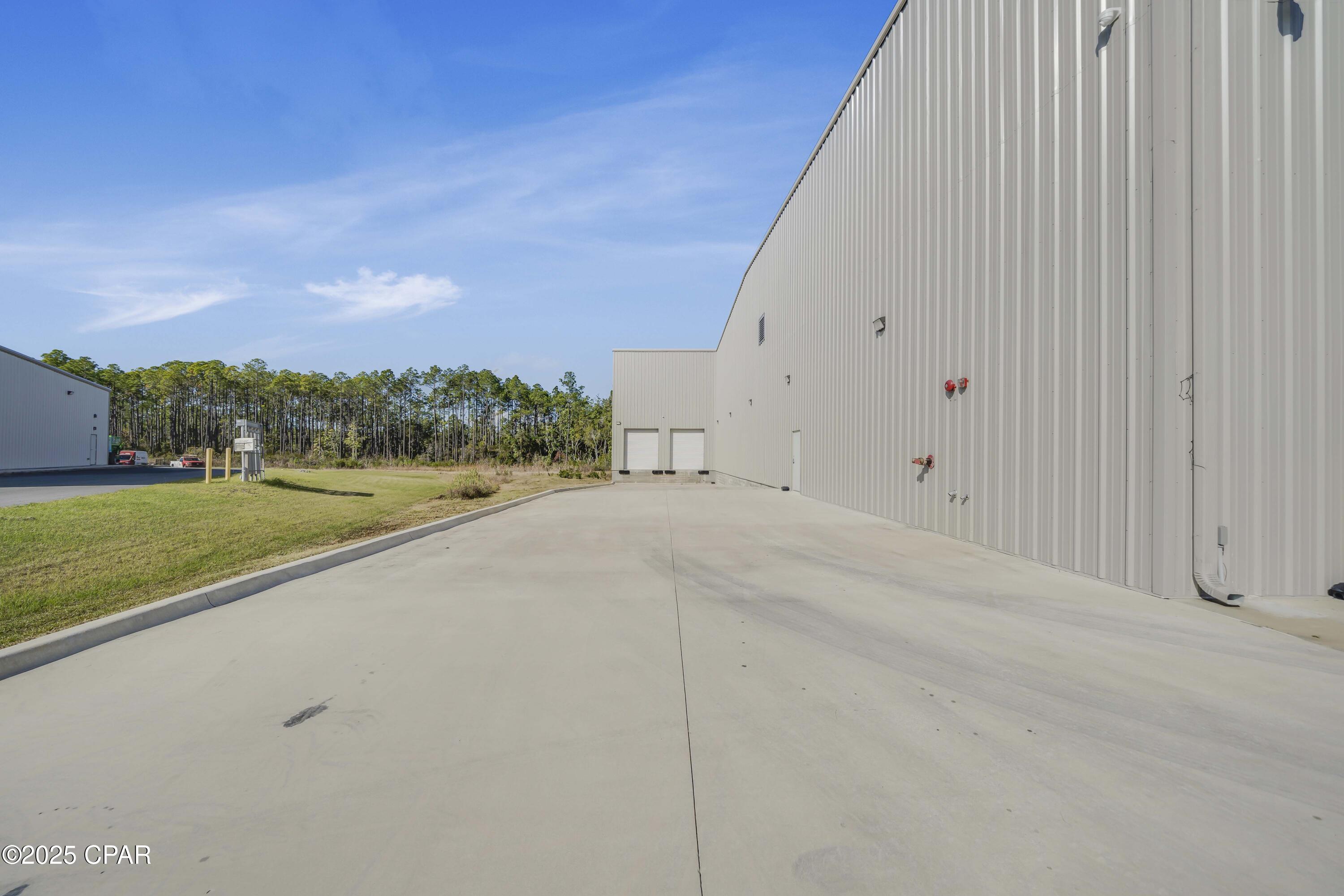 Listing photo id 11 for 109 Estes Place