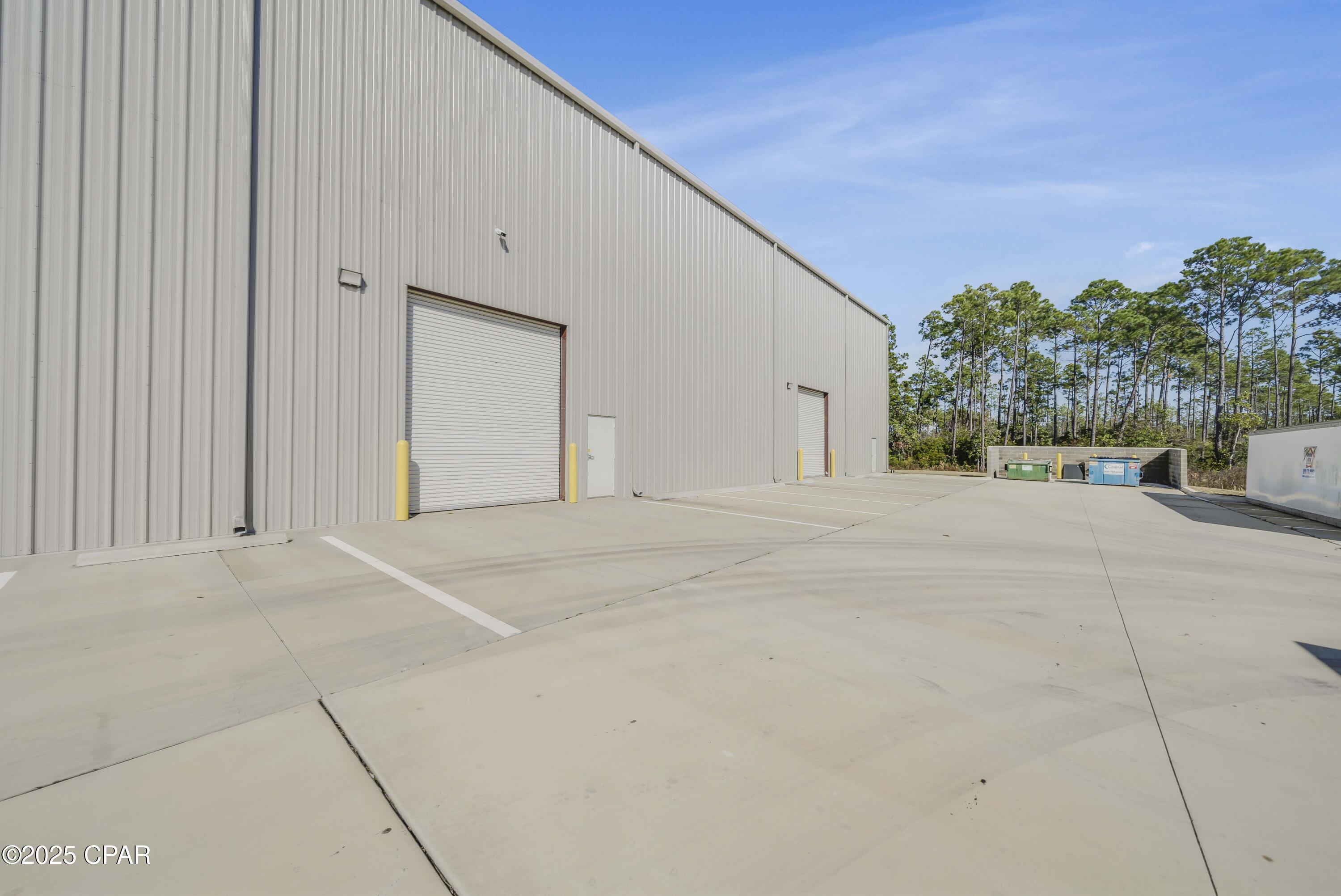 Listing photo id 4 for 109 Estes Place