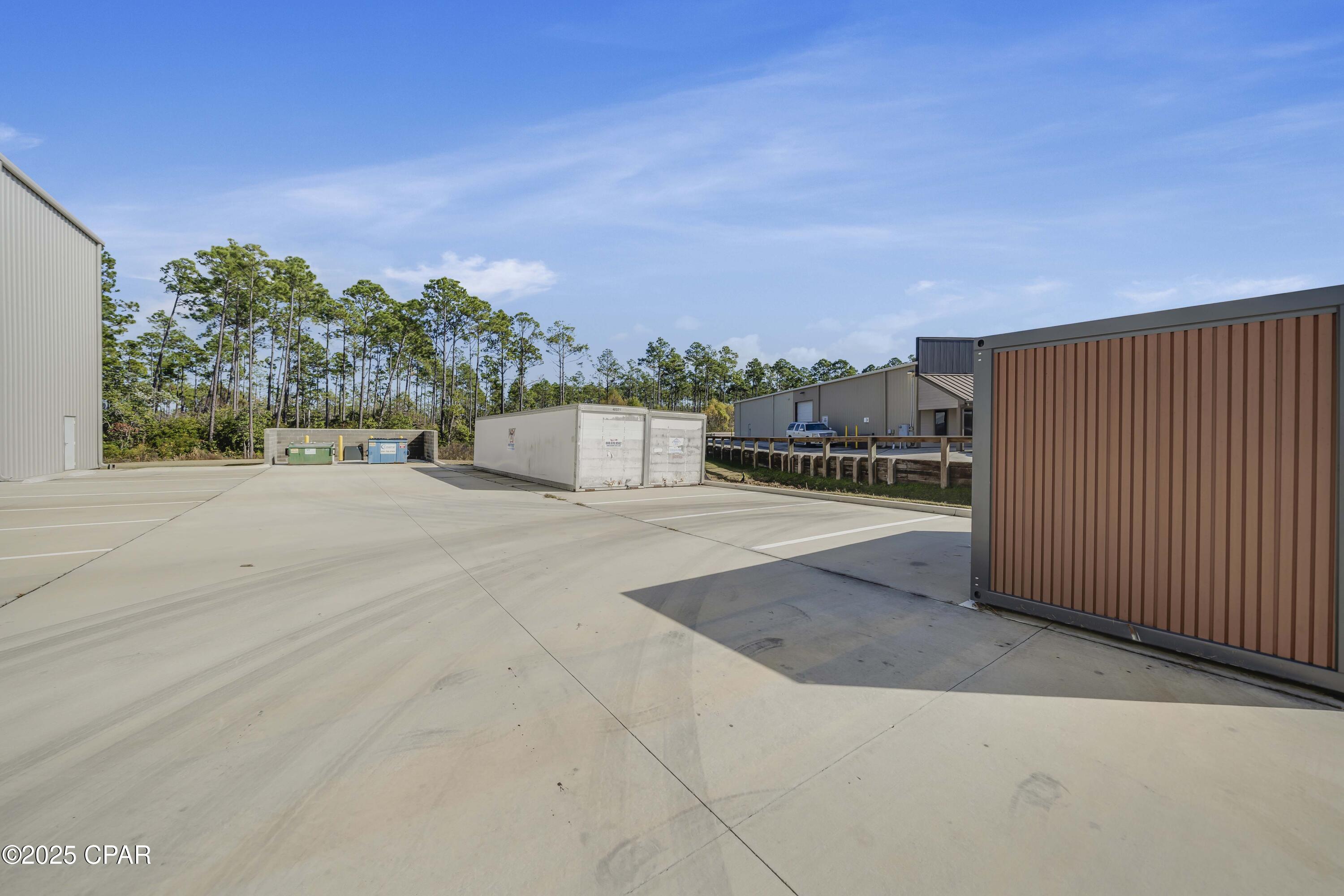 Listing photo id 5 for 109 Estes Place