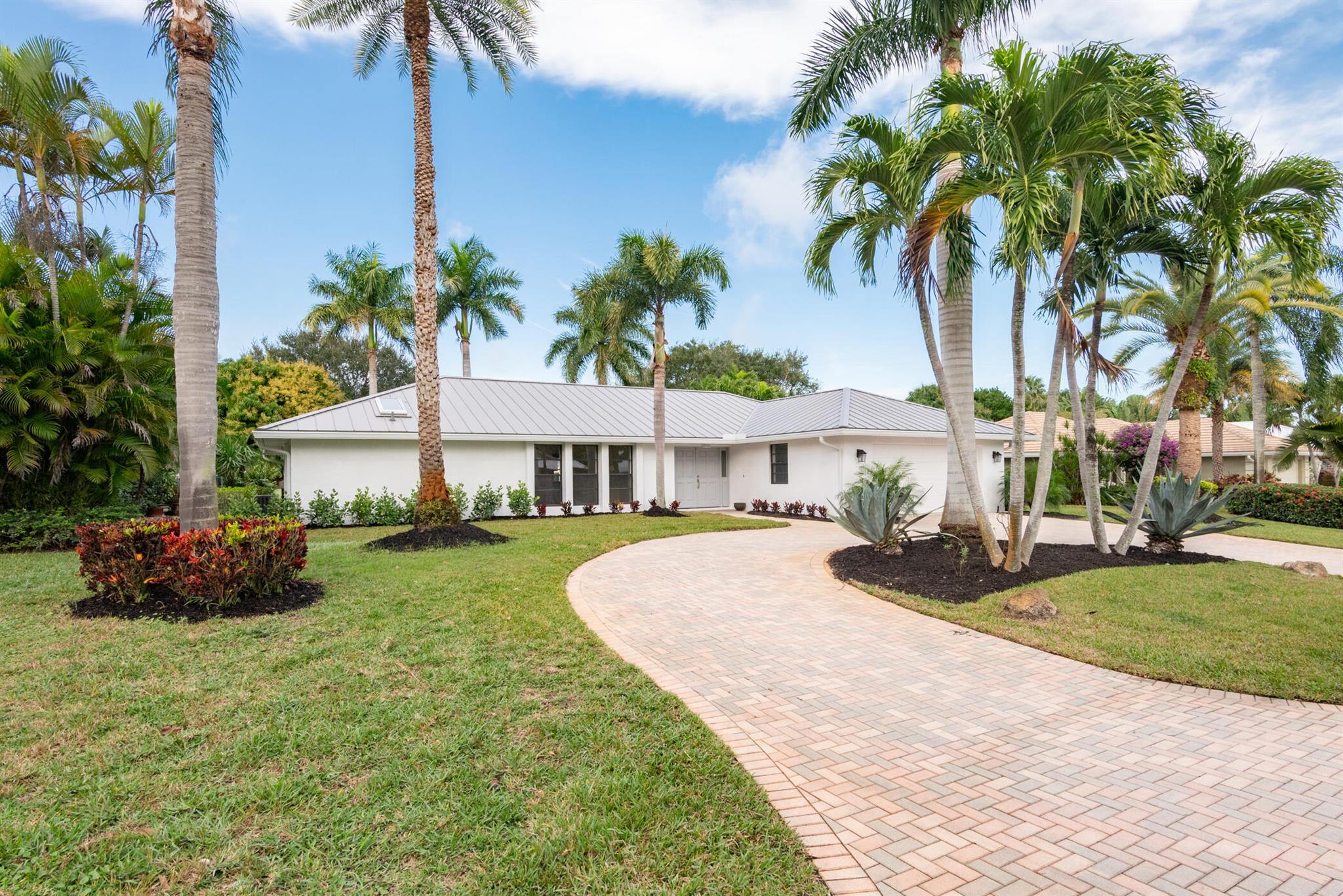 Homes for sale in Stuart, FL | 3201 Se Fairway W, Stuart, FL 34997 | MLS# R11148951