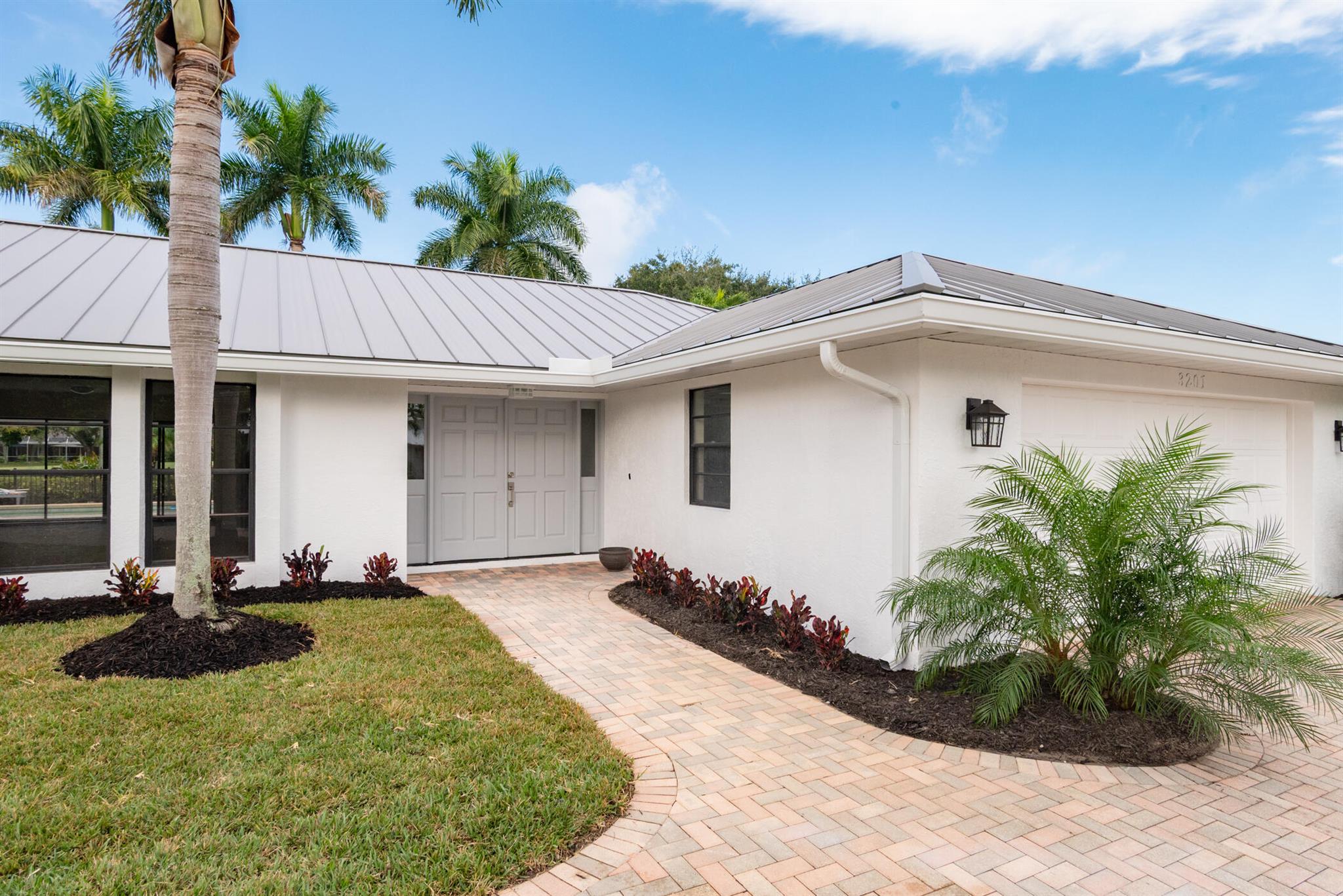 Homes for sale in Stuart, FL | 3201 Se Fairway W, Stuart, FL 34997 | MLS# R11148951