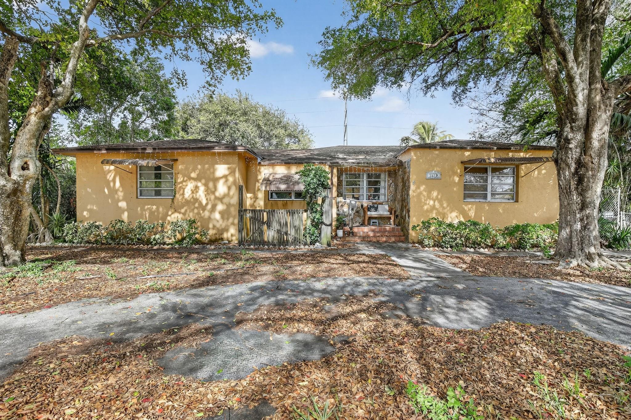 Homes for sale in Hollywood, FL | 2619 Arthur St, Hollywood, FL 33020 | MLS# F10541408