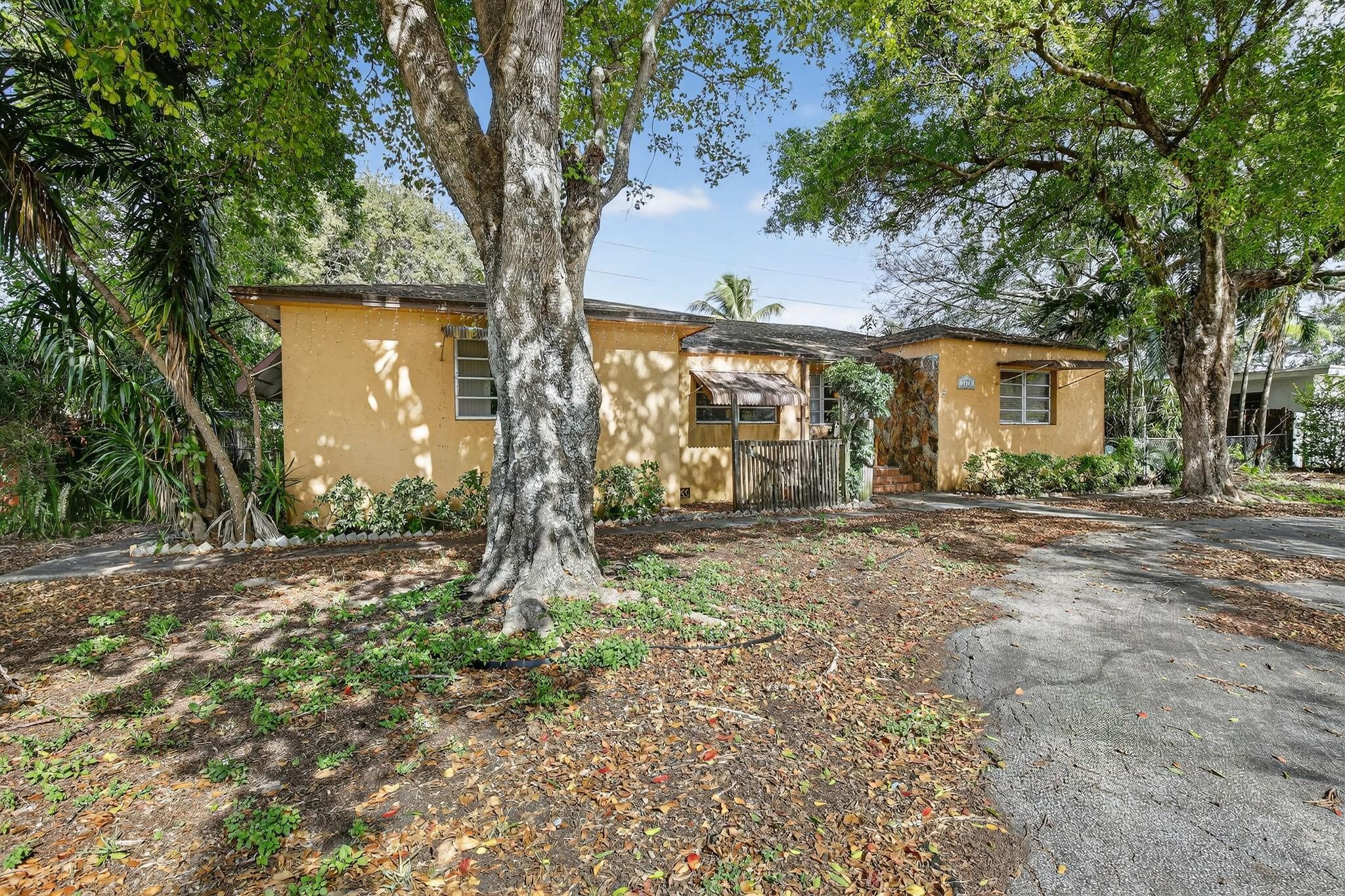 Homes for sale in Hollywood, FL | 2619 Arthur St, Hollywood, FL 33020 | MLS# F10541408