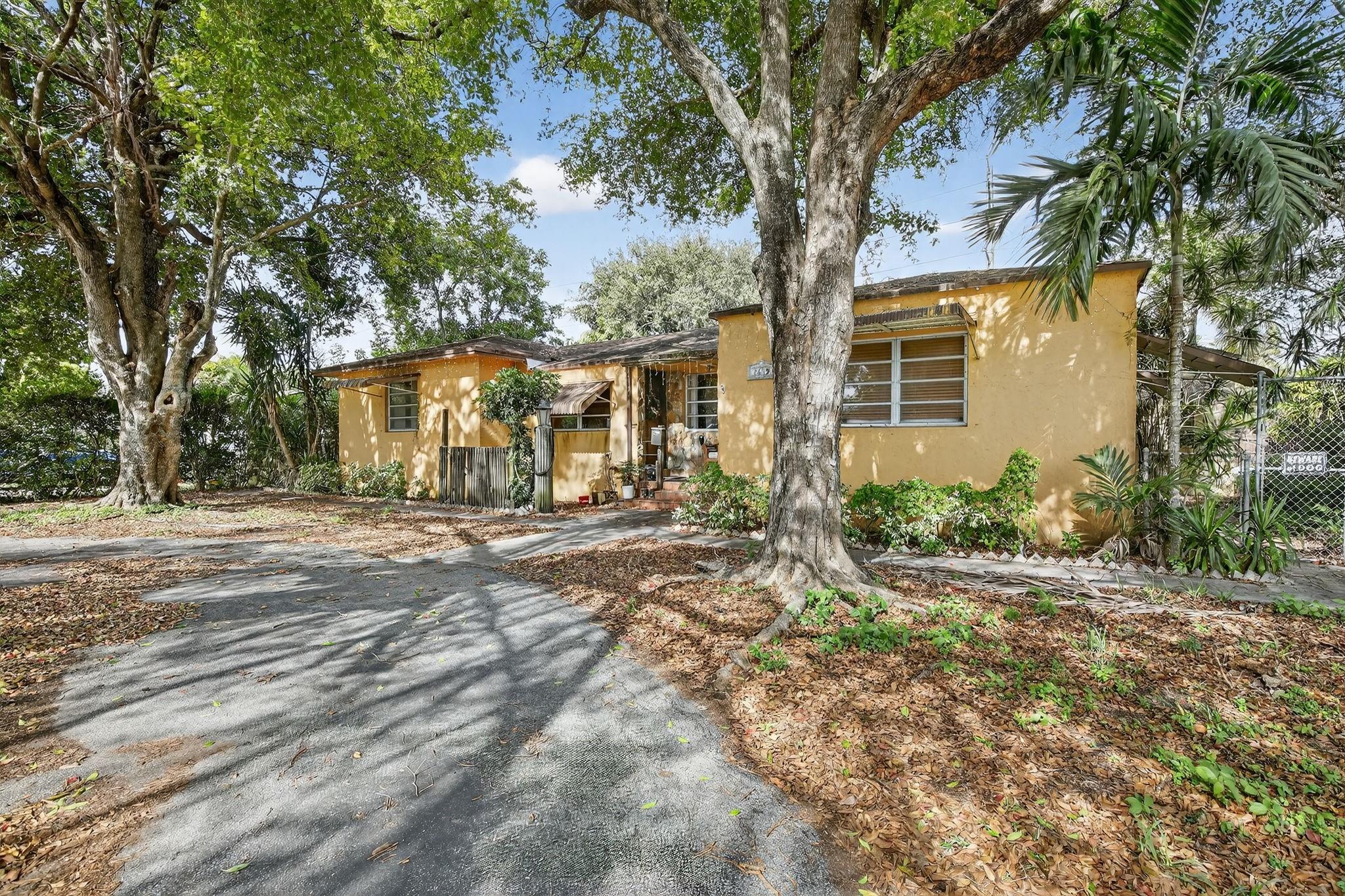 Homes for sale in Hollywood, FL | 2619 Arthur St, Hollywood, FL 33020 | MLS# F10541408