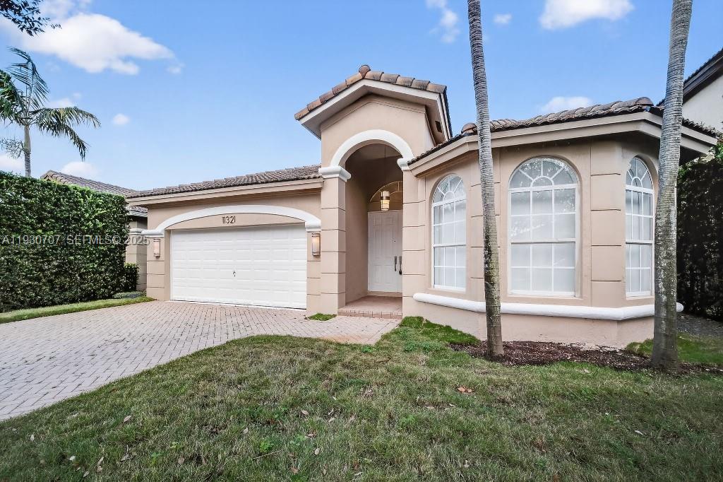 House for Sale in Doral, FL