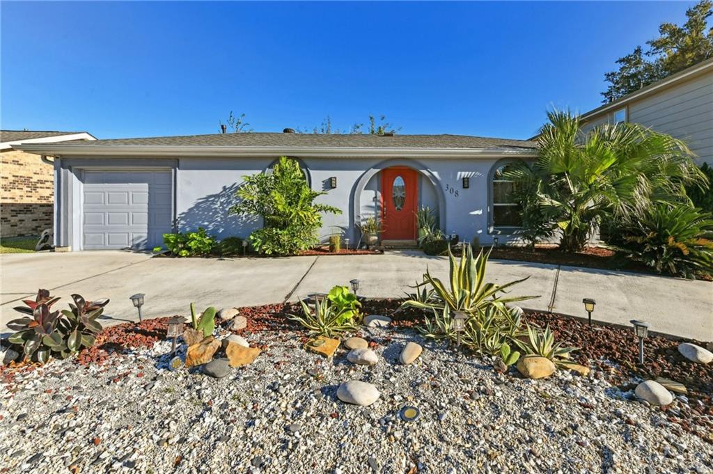 Homes for sale in Destrehan, LA | 308 River Oaks Dr, Destrehan, LA 70047 | MLS# 2535069