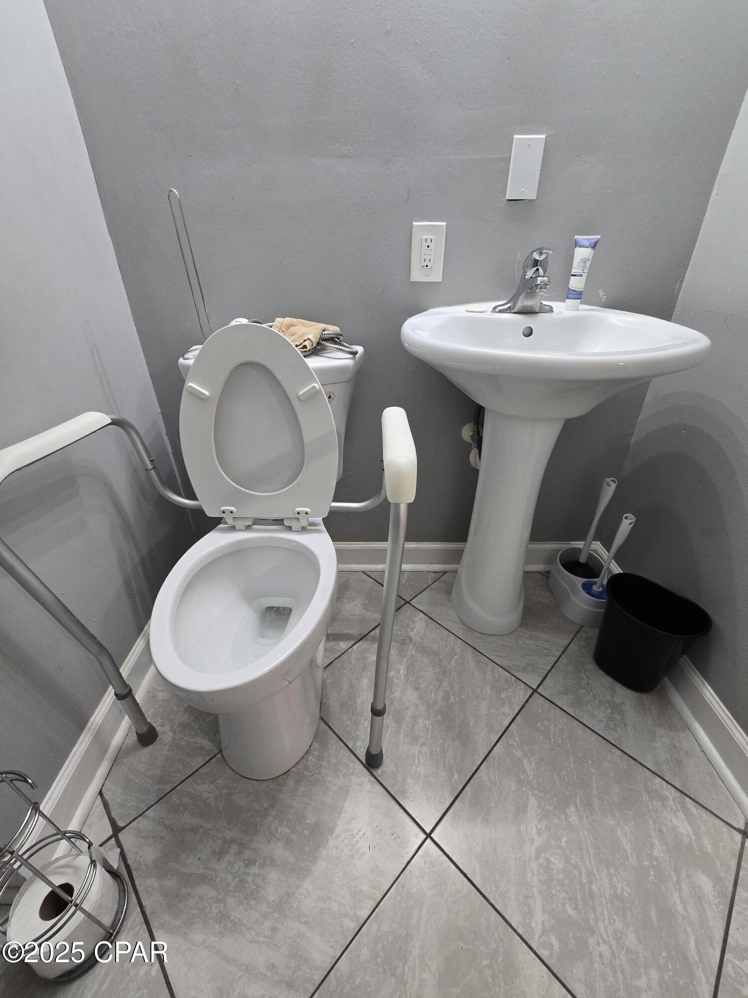 Image 12 For 222 Elm Avenue