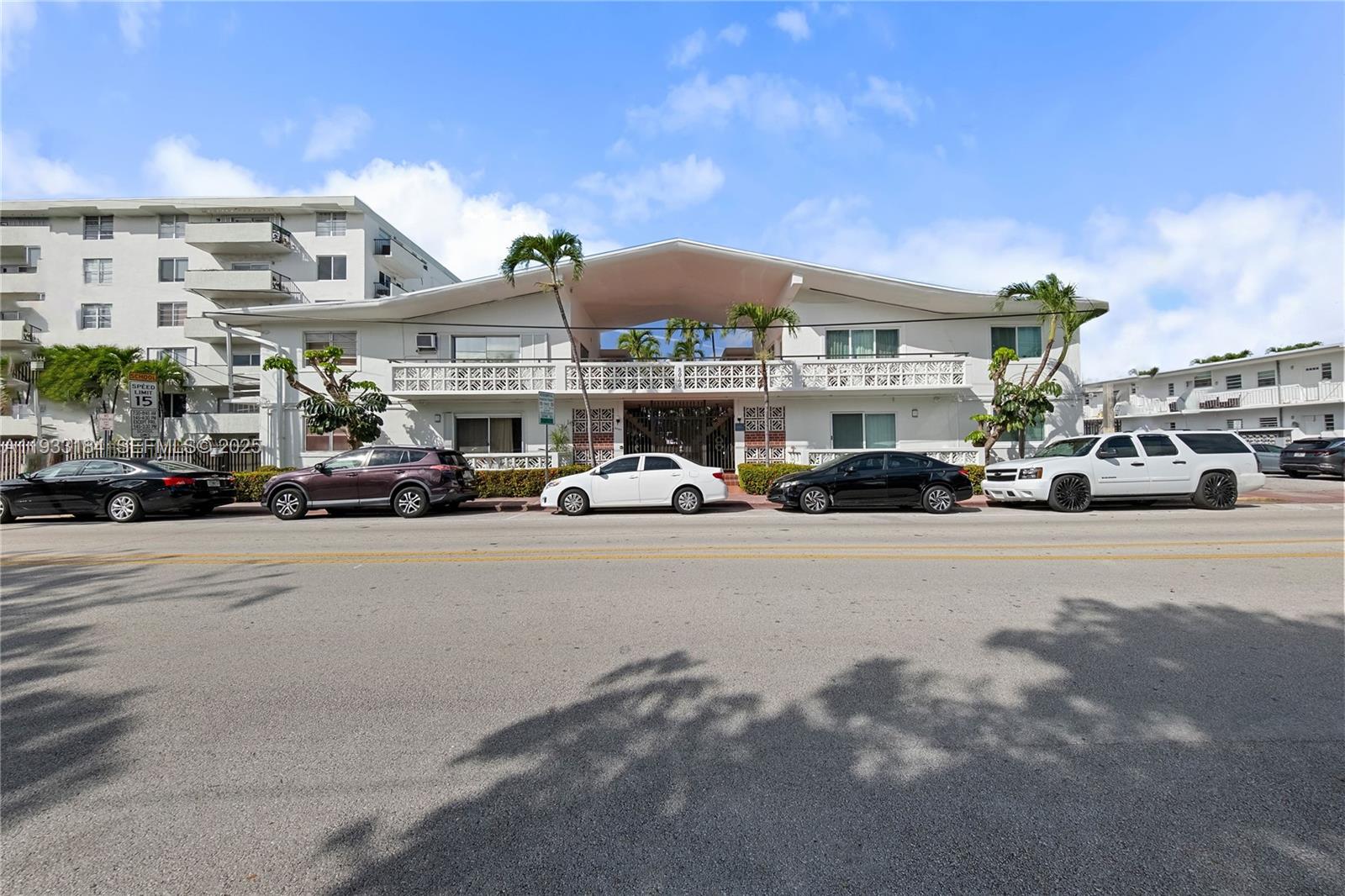 8040-tatum-waterway-dr-11-miami-beach-fl-33141/hzid_fb311655